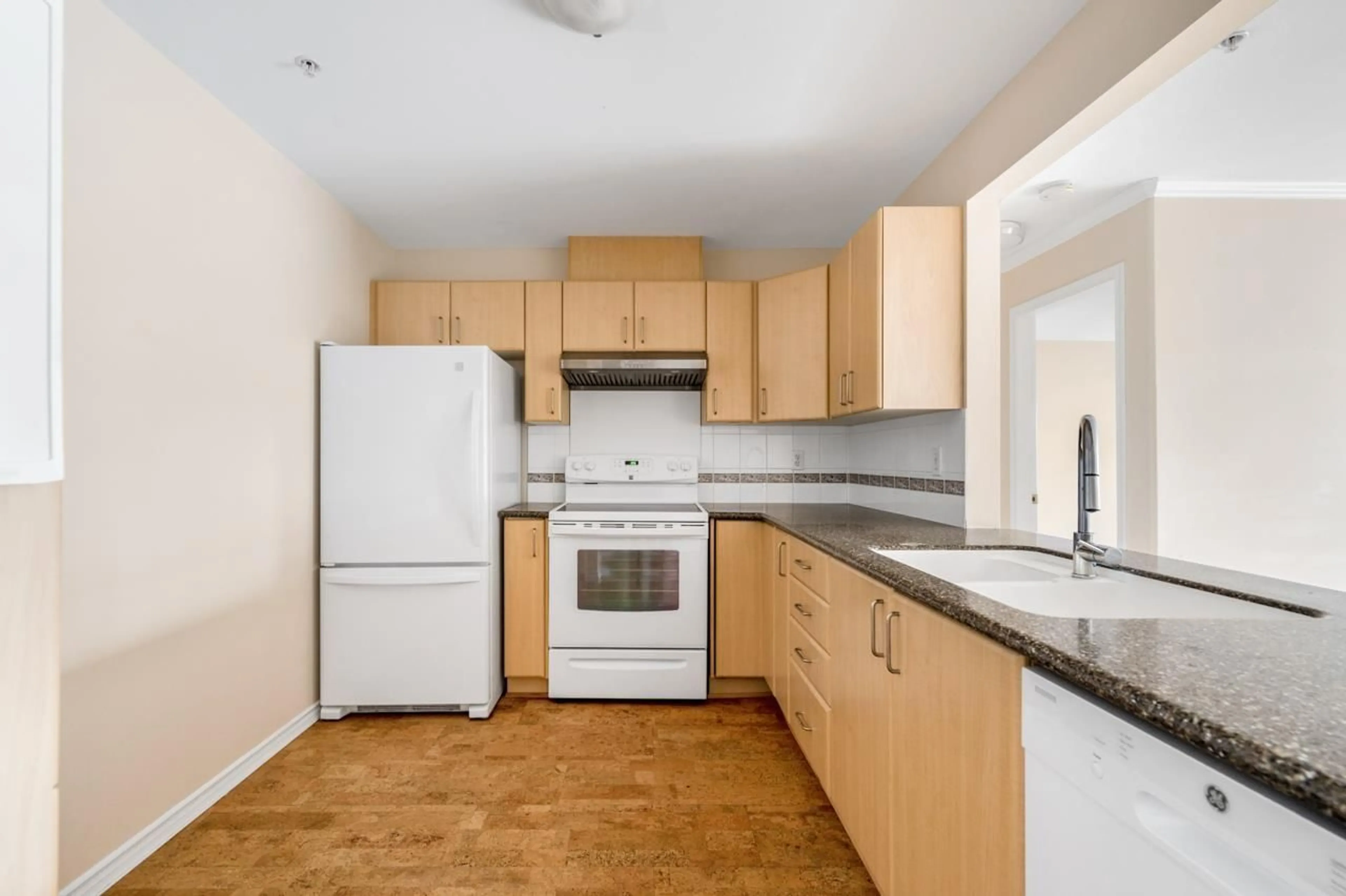 Standard kitchen, wood/laminate floor for 302 - 15325 17 AVENUE, Surrey British Columbia V4A1T8