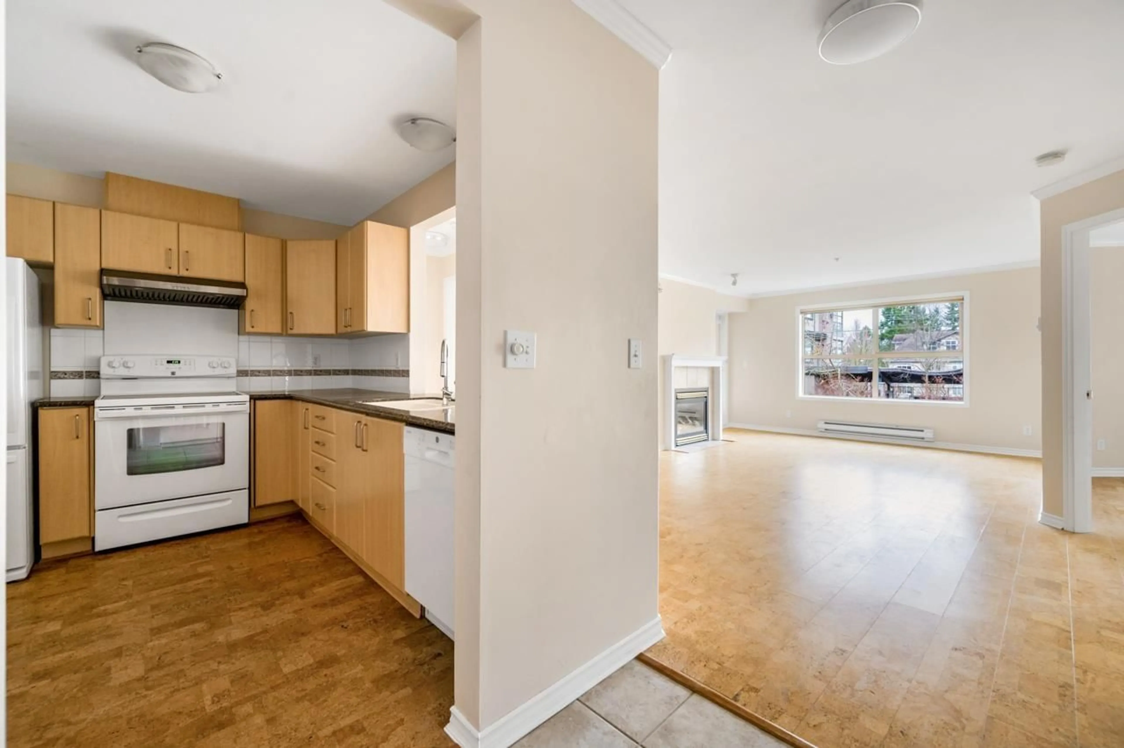 Unknown for 302 - 15325 17 AVENUE, Surrey British Columbia V4A1T8