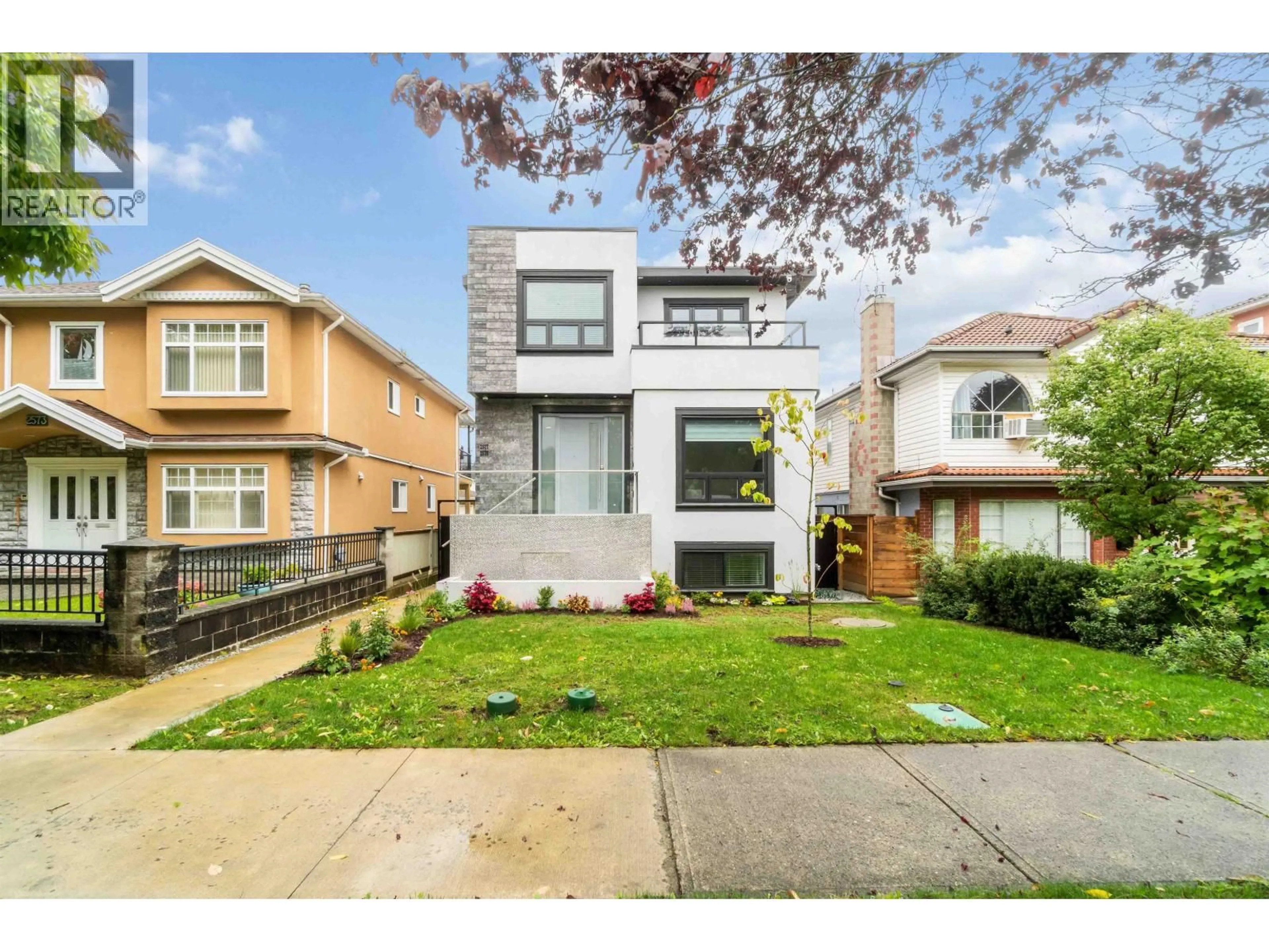 Unknown for 2577 PARKER STREET, Vancouver British Columbia V5K2T2