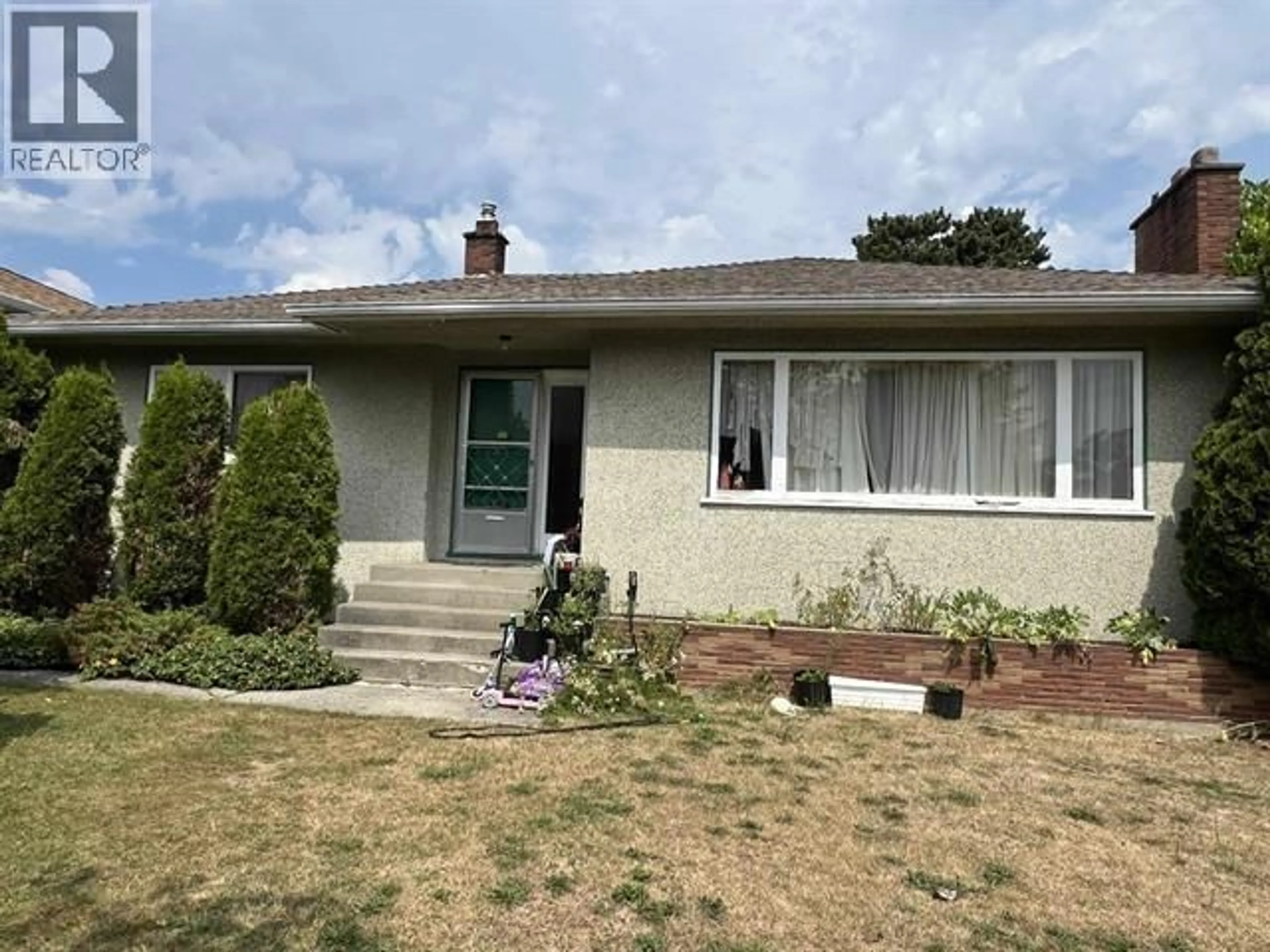 Home with vinyl exterior material, street for 4881 HIGHLAWN DRIVE, Burnaby British Columbia V5C3T2