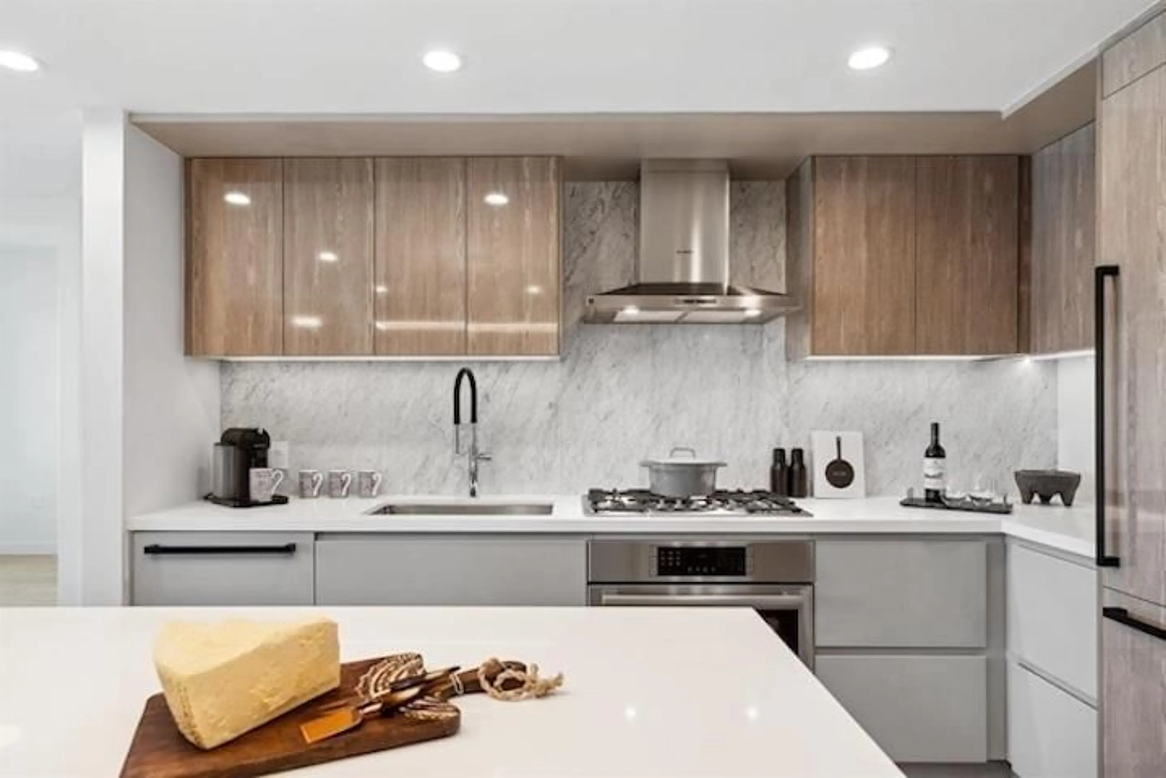 Contemporary kitchen, ceramic/tile floor for 711 - 1526 FINLAY STREET, White Rock British Columbia V4B4L9