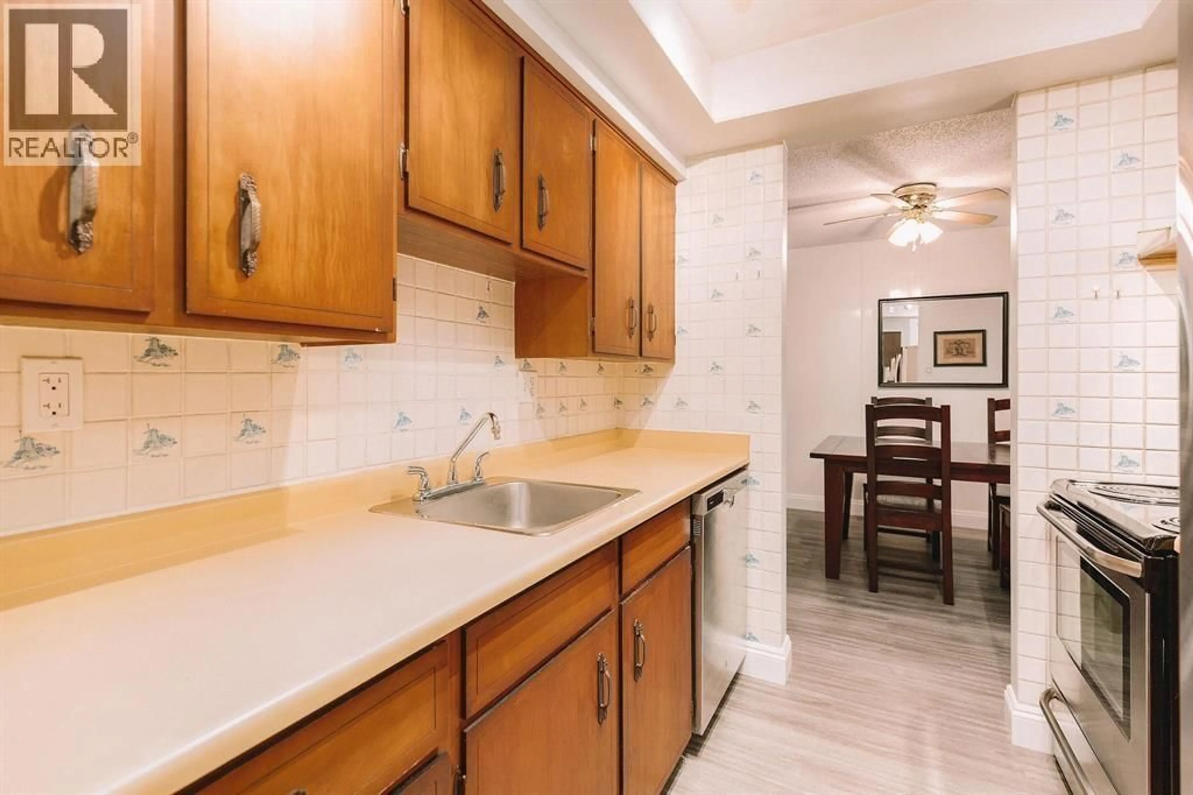 Standard kitchen, ceramic/tile floor for 206 - 410 AGNES STREET, New Westminster British Columbia V3L1G1