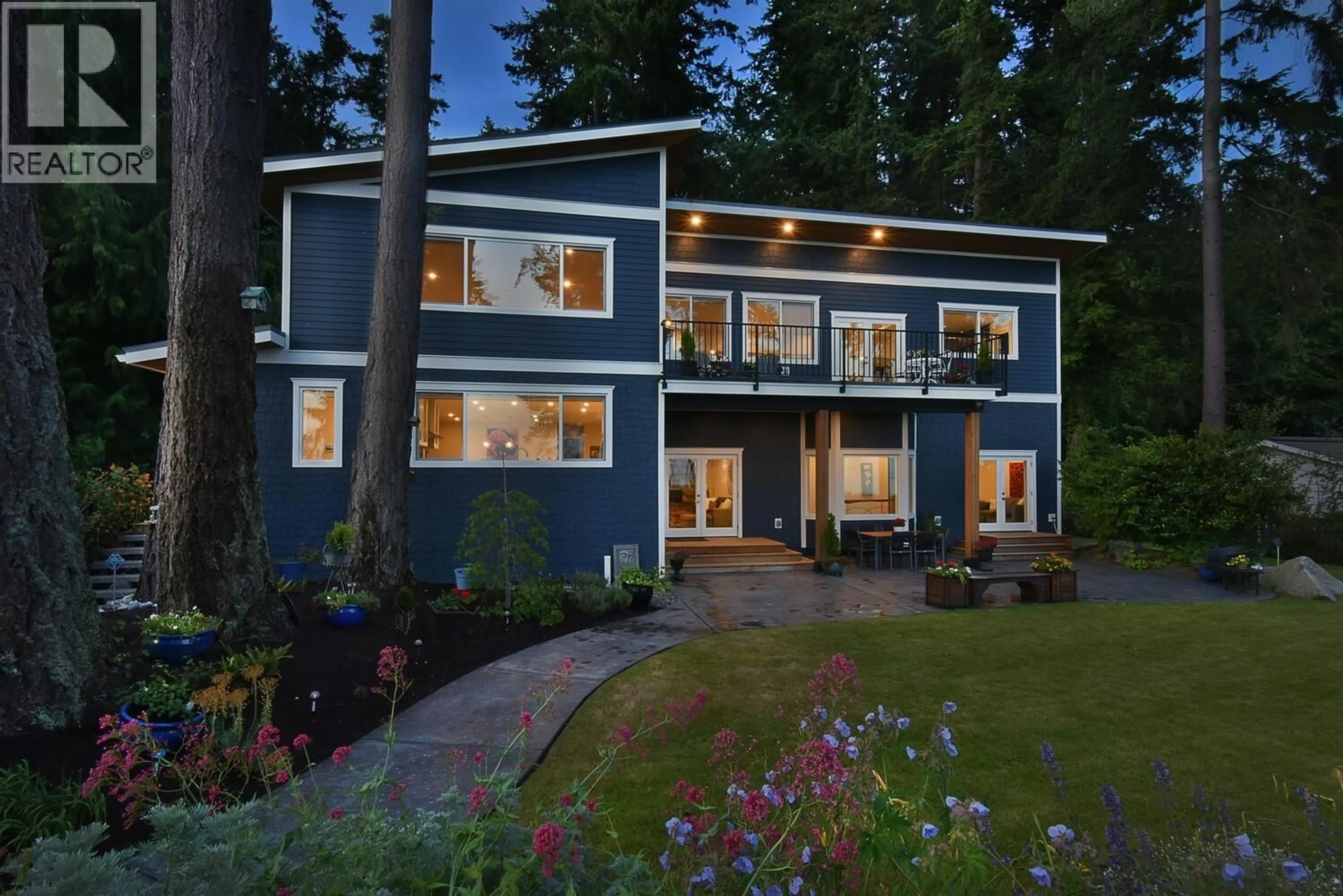 Home with vinyl exterior material, unknown for 1590 OCEAN BEACH, Gibsons British Columbia V0N1V5