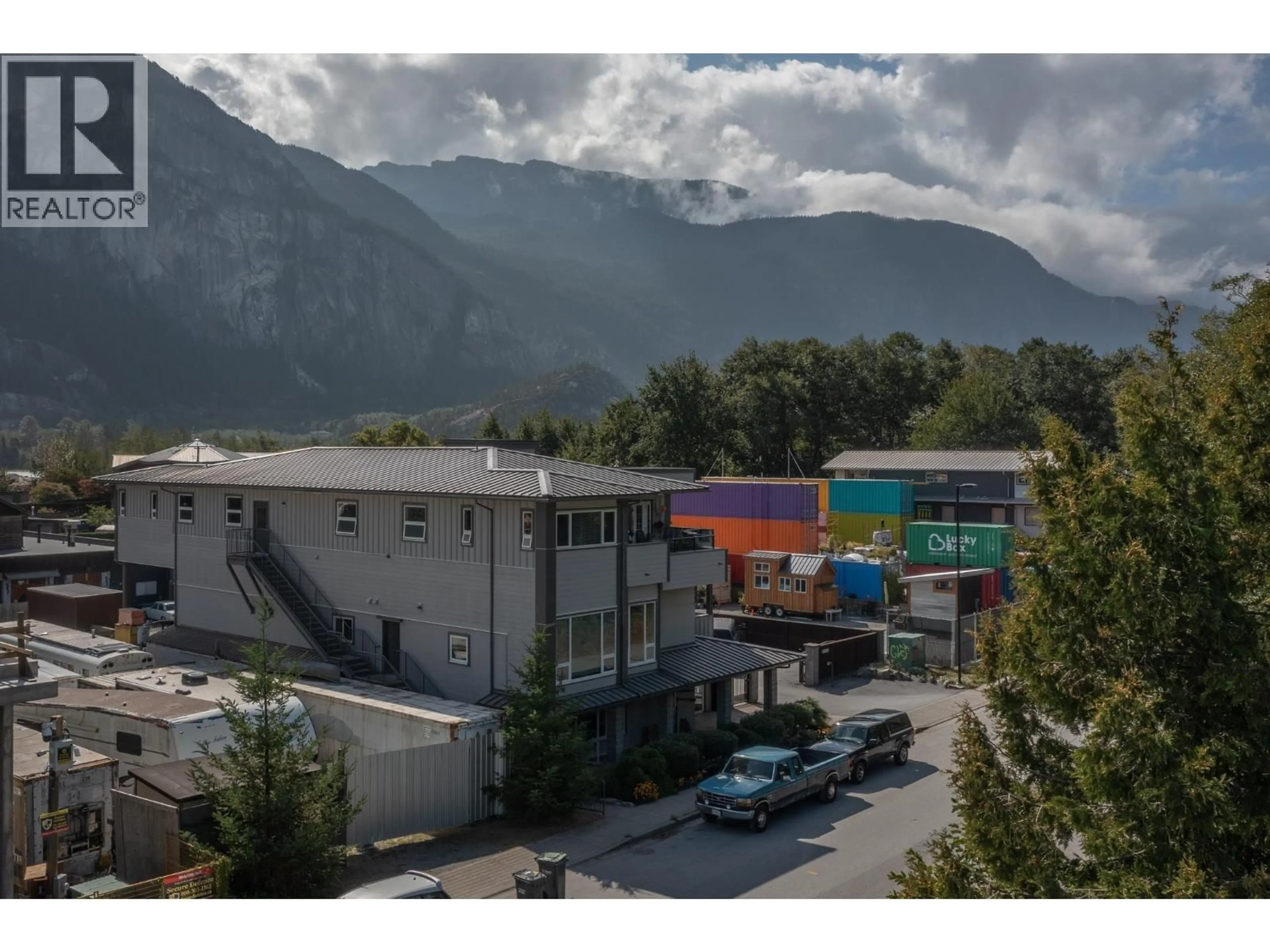 A pic from outside/outdoor area/front of a property/back of a property/a pic from drone, mountain view for 37718 - & 37738 THIRD AVENUE, Squamish British Columbia V8B1C3