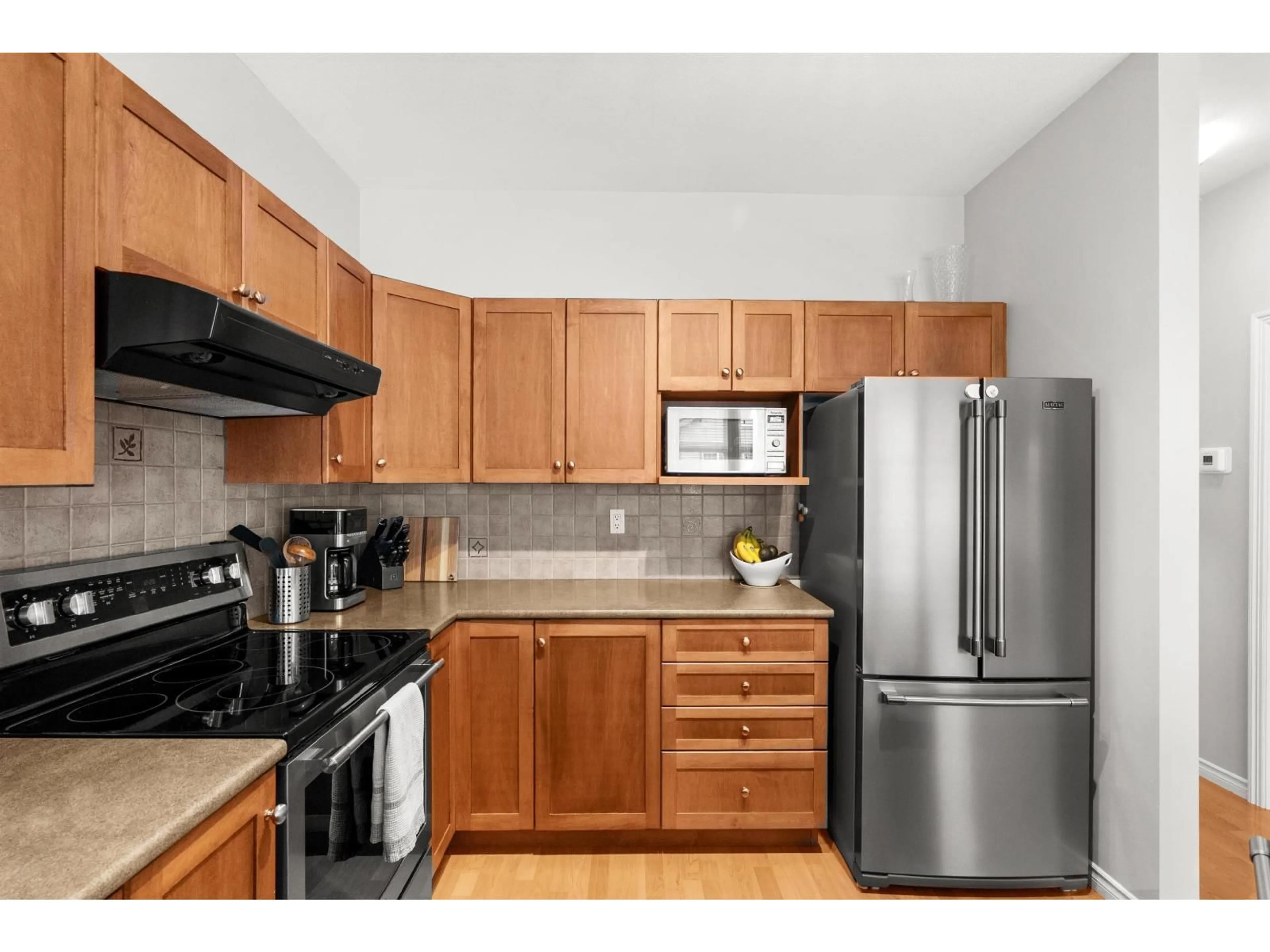 Standard kitchen, wood/laminate floor for 33 - 6588 188 STREET, Surrey British Columbia V3S1Z6