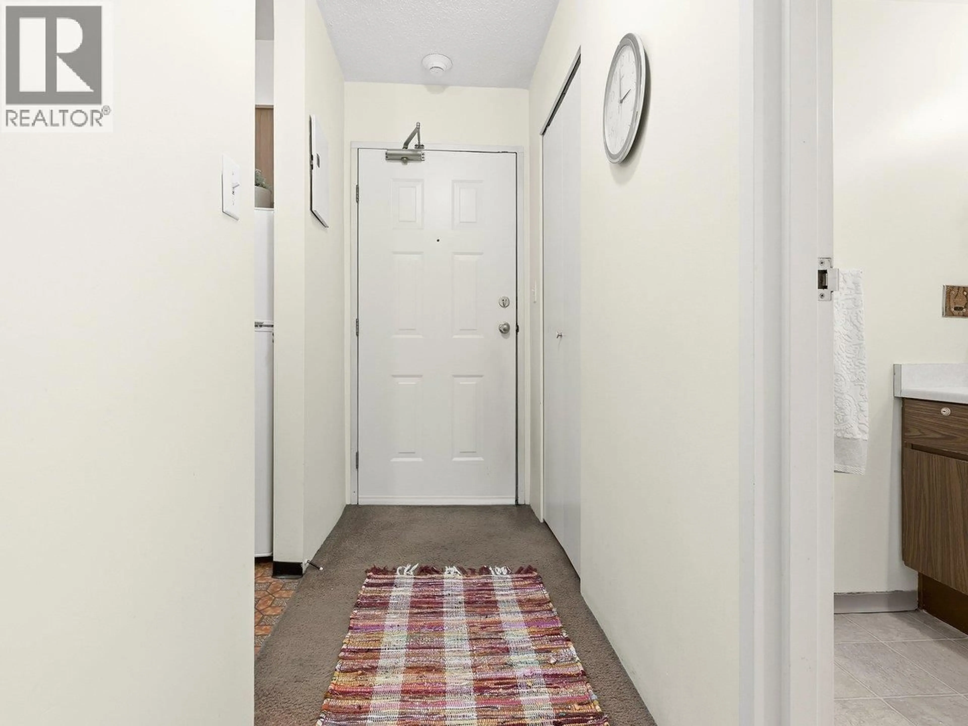 Indoor entryway for 306 - 428 AGNES STREET, New Westminster British Columbia V3L1G1