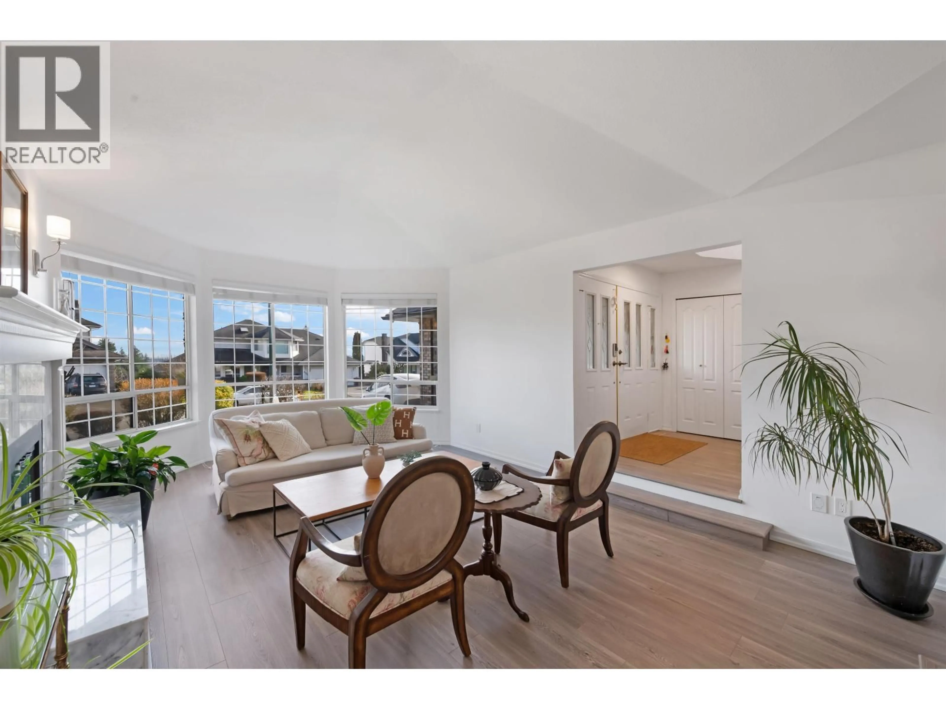 Living room with furniture, unknown for 2259 PARADISE AVENUE, Coquitlam British Columbia V3K6H4