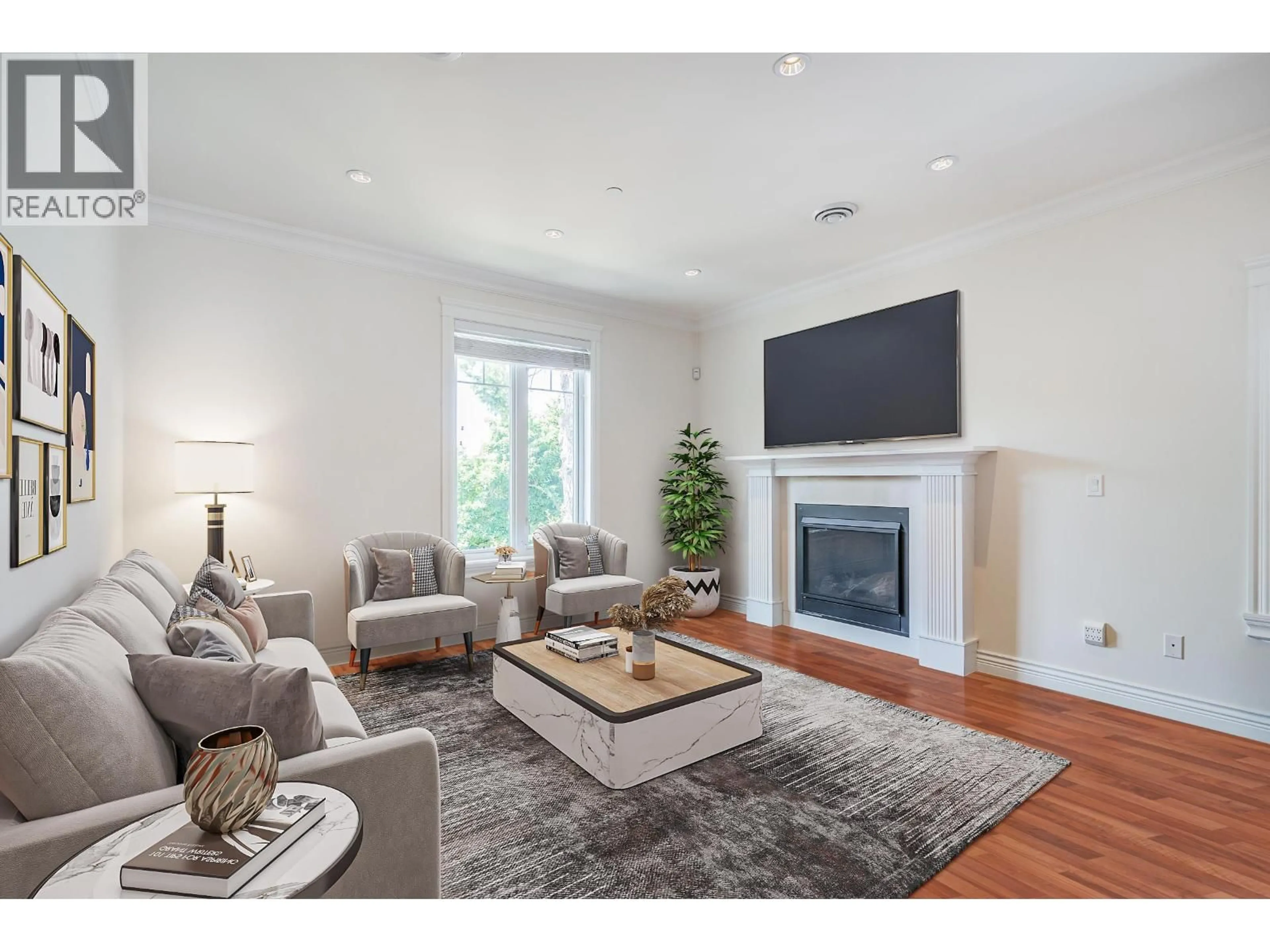 Living room with furniture, wood/laminate floor for 4438 ONTARIO STREET, Vancouver British Columbia V5V3H1