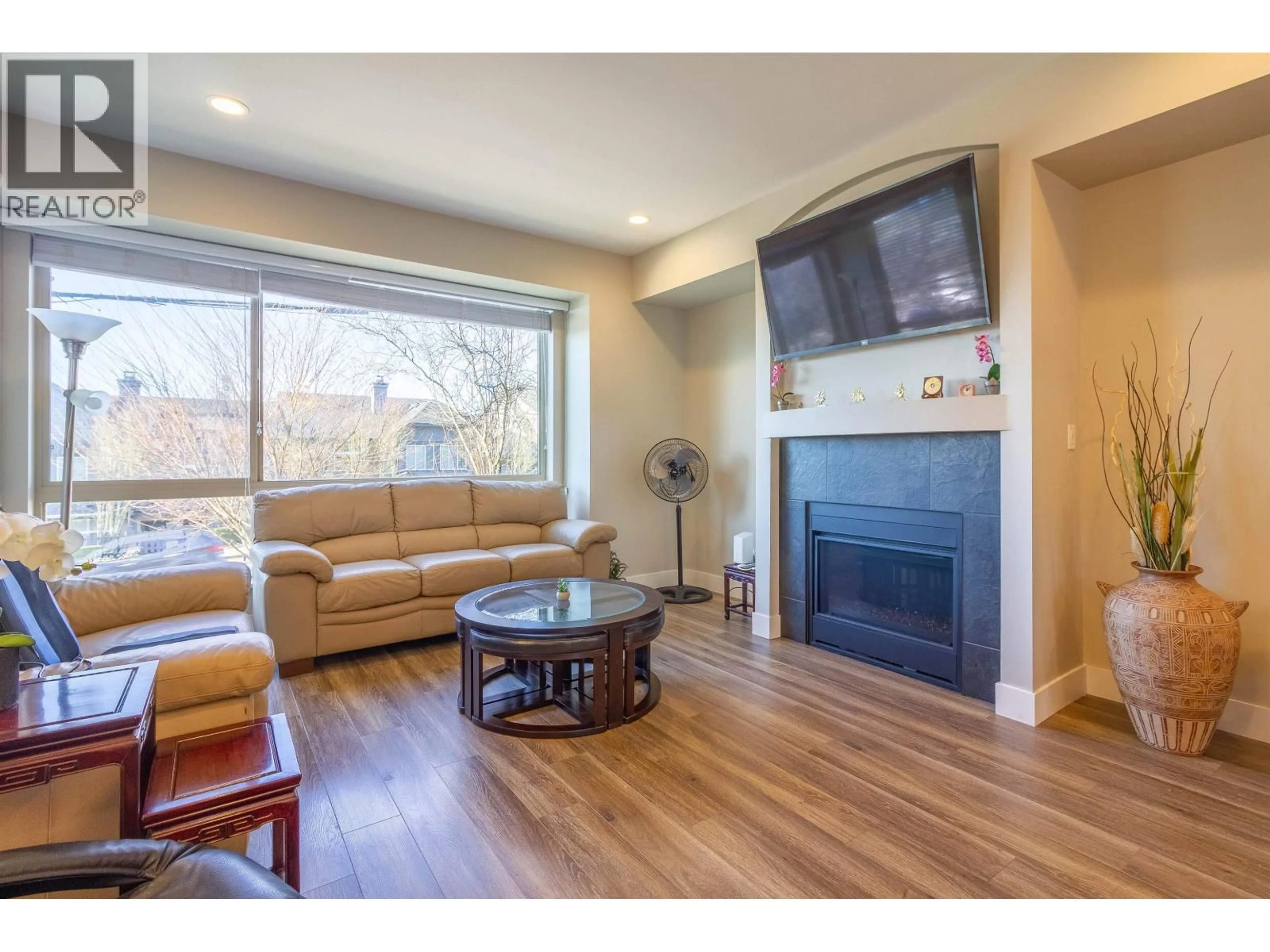 Living room with furniture, wood/laminate floor for 13712 232 STREET, Maple Ridge British Columbia V4R0H1