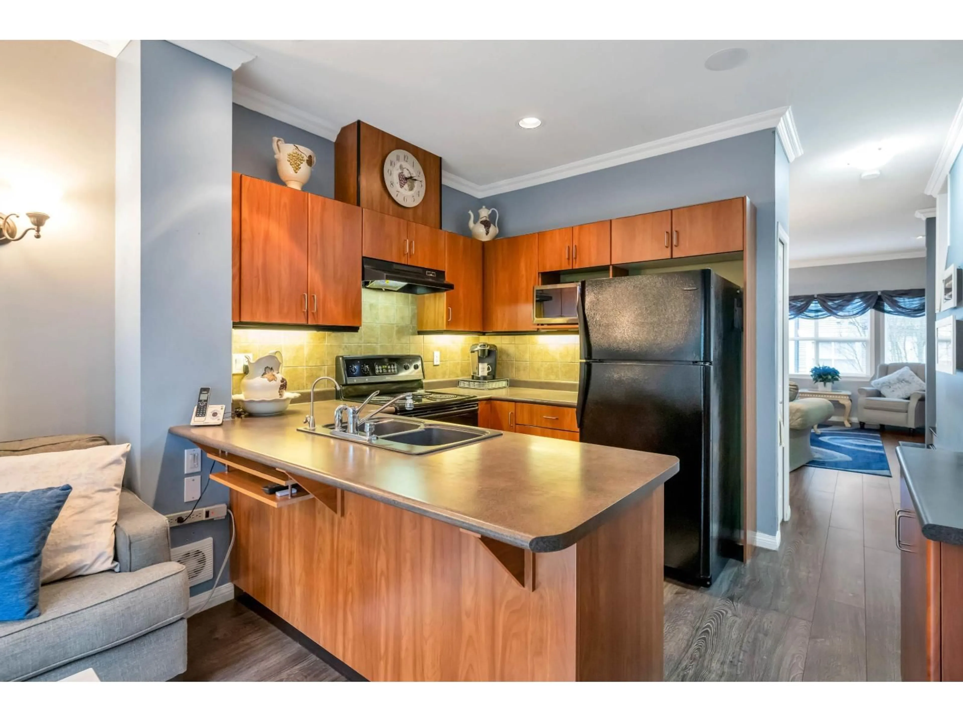 Open concept kitchen, wood/laminate floor for 55 - 8737 161 STREET, Surrey British Columbia V4N5G3