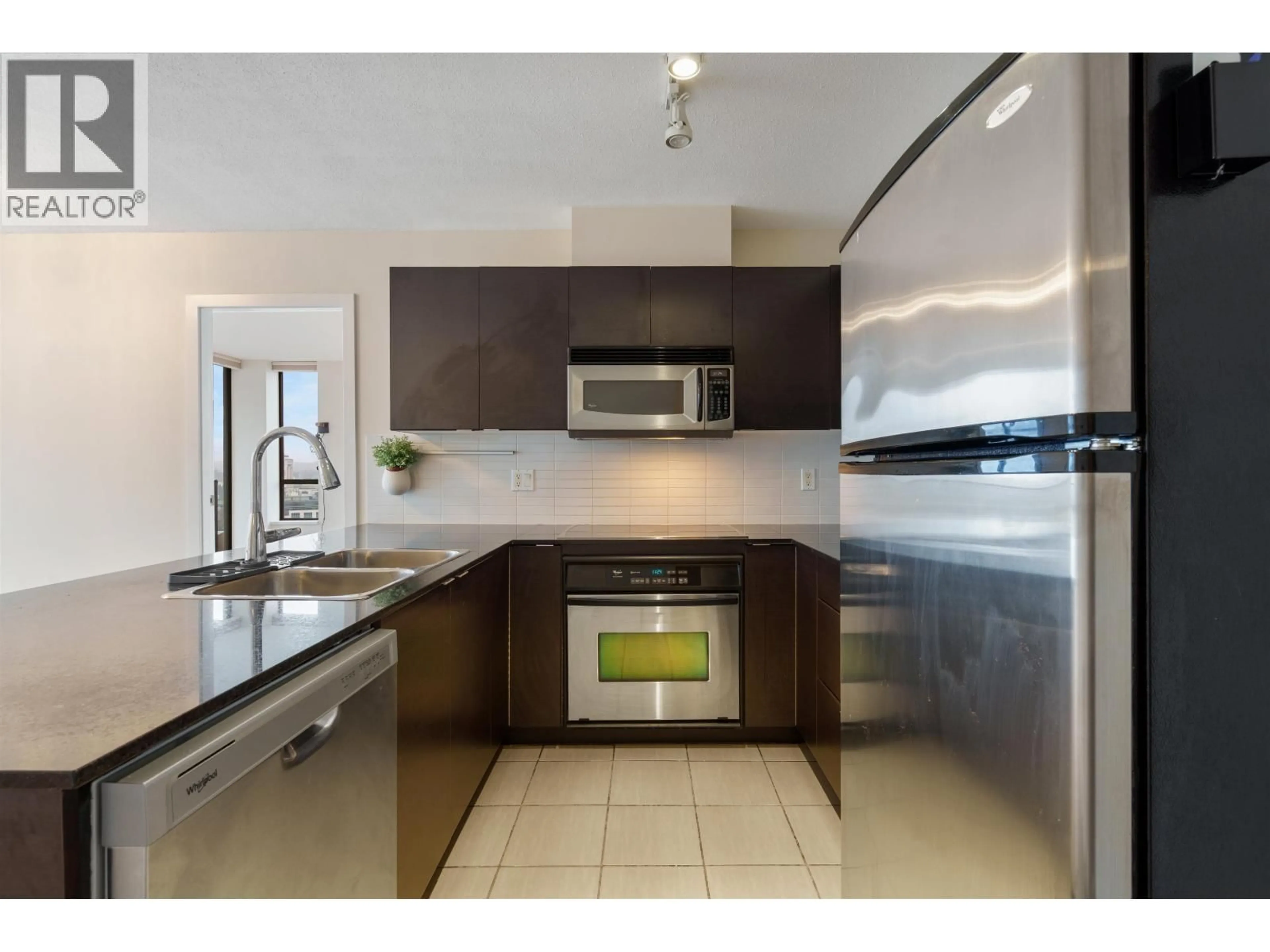 Standard kitchen, ceramic/tile floor for 1706 - 4118 DAWSON STREET, Burnaby British Columbia V5C0A3