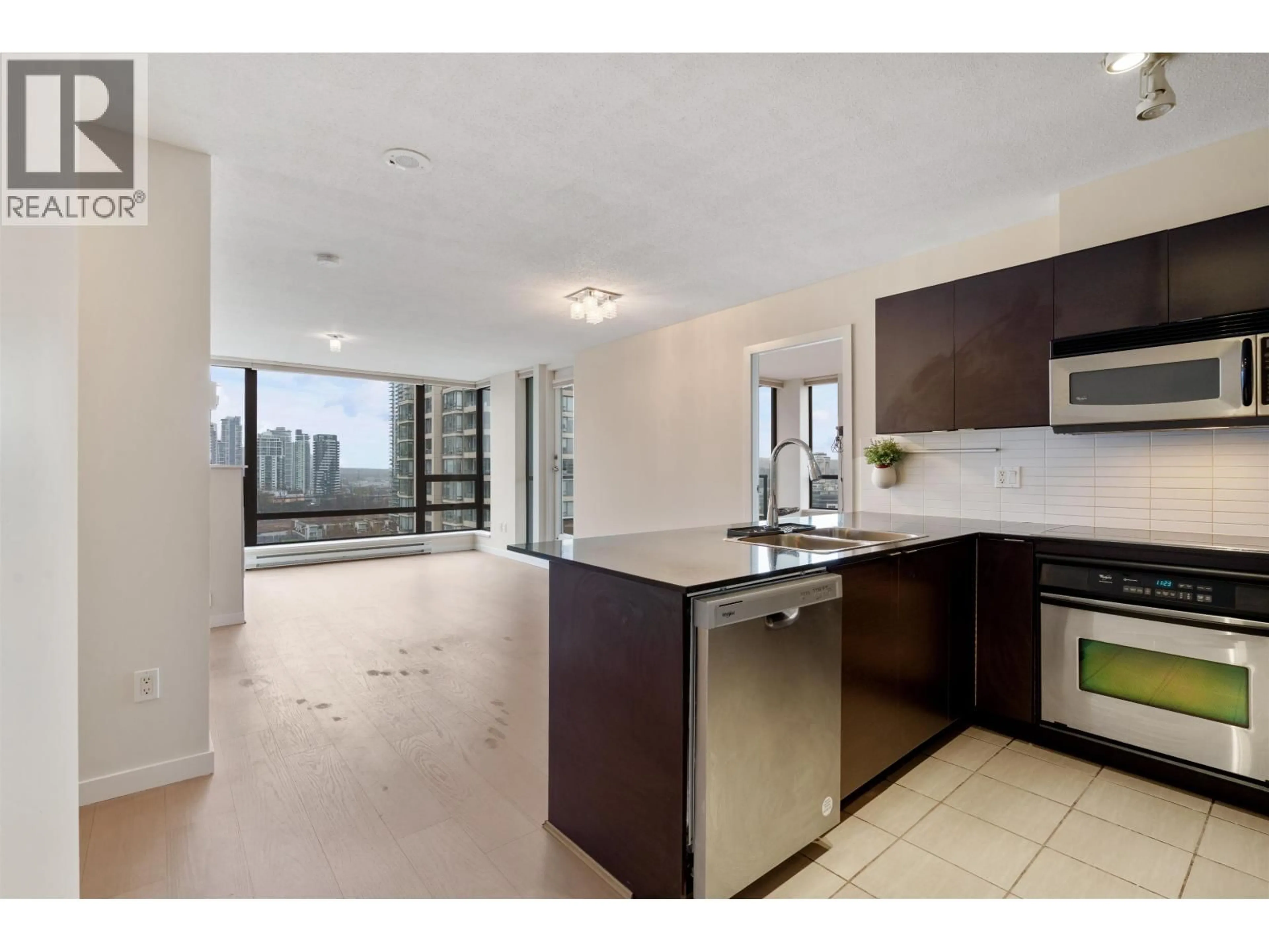 Standard kitchen, unknown for 1706 - 4118 DAWSON STREET, Burnaby British Columbia V5C0A3