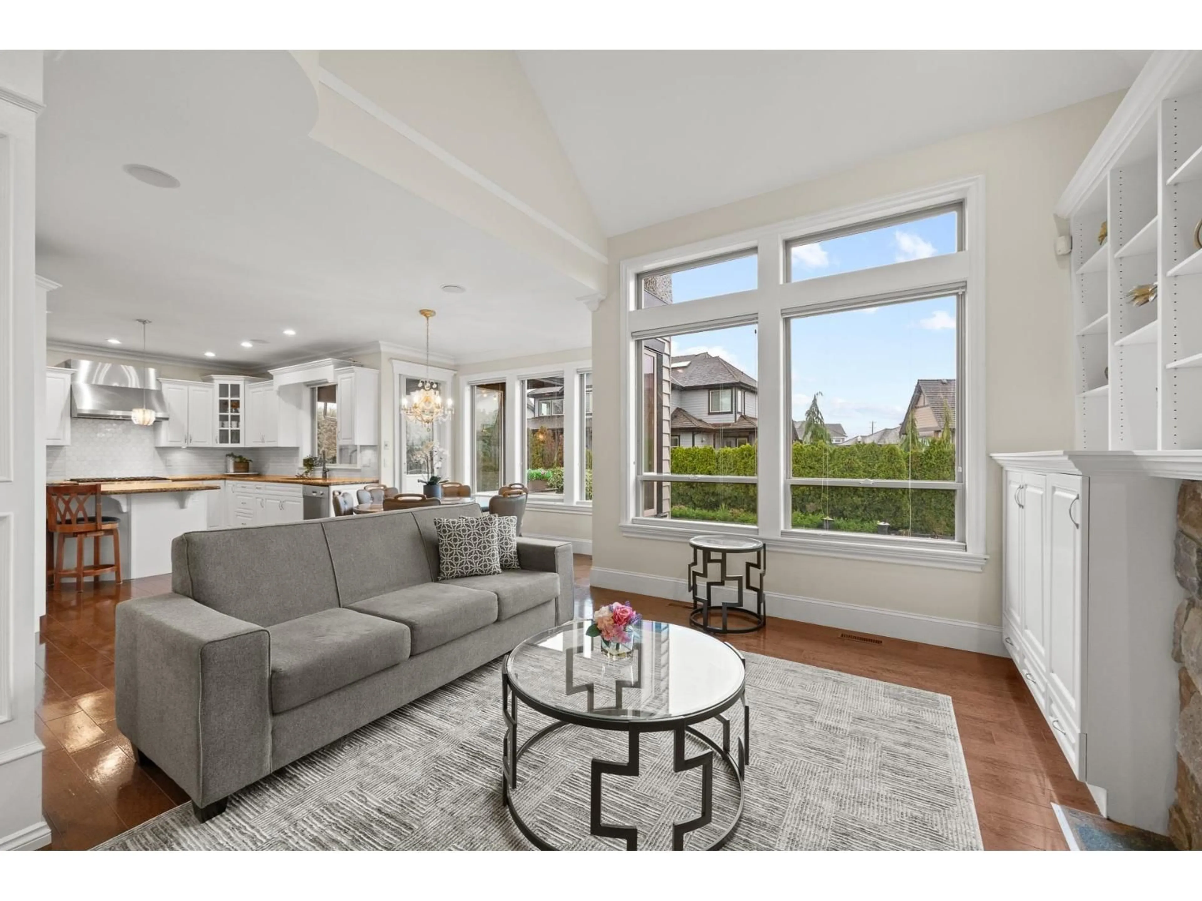 Living room with furniture, unknown for 15963 DEVONSHIRE DRIVE, Surrey British Columbia V3Z0M2