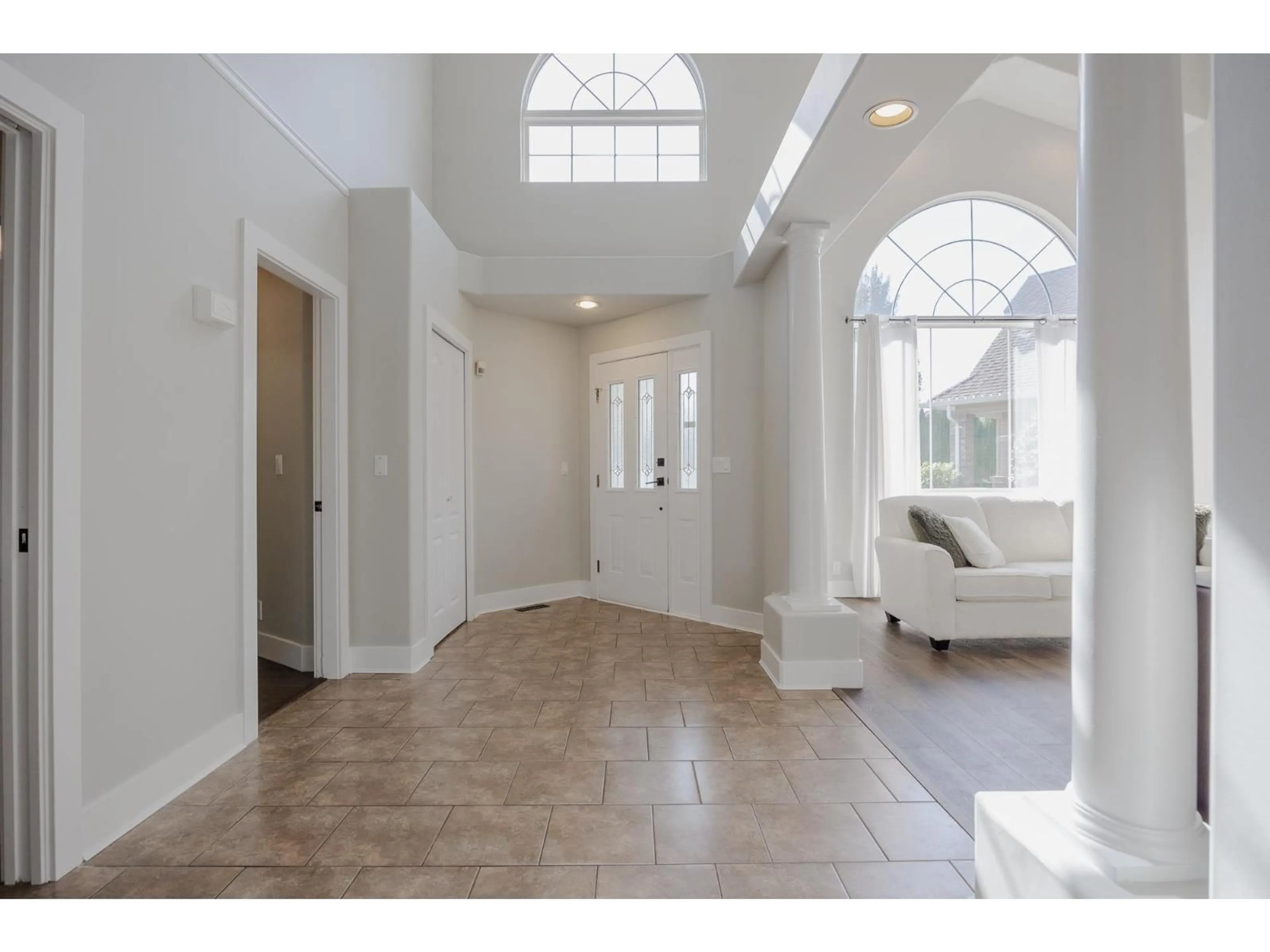 Indoor entryway for 20763 91A AVENUE, Langley British Columbia V1M2P6