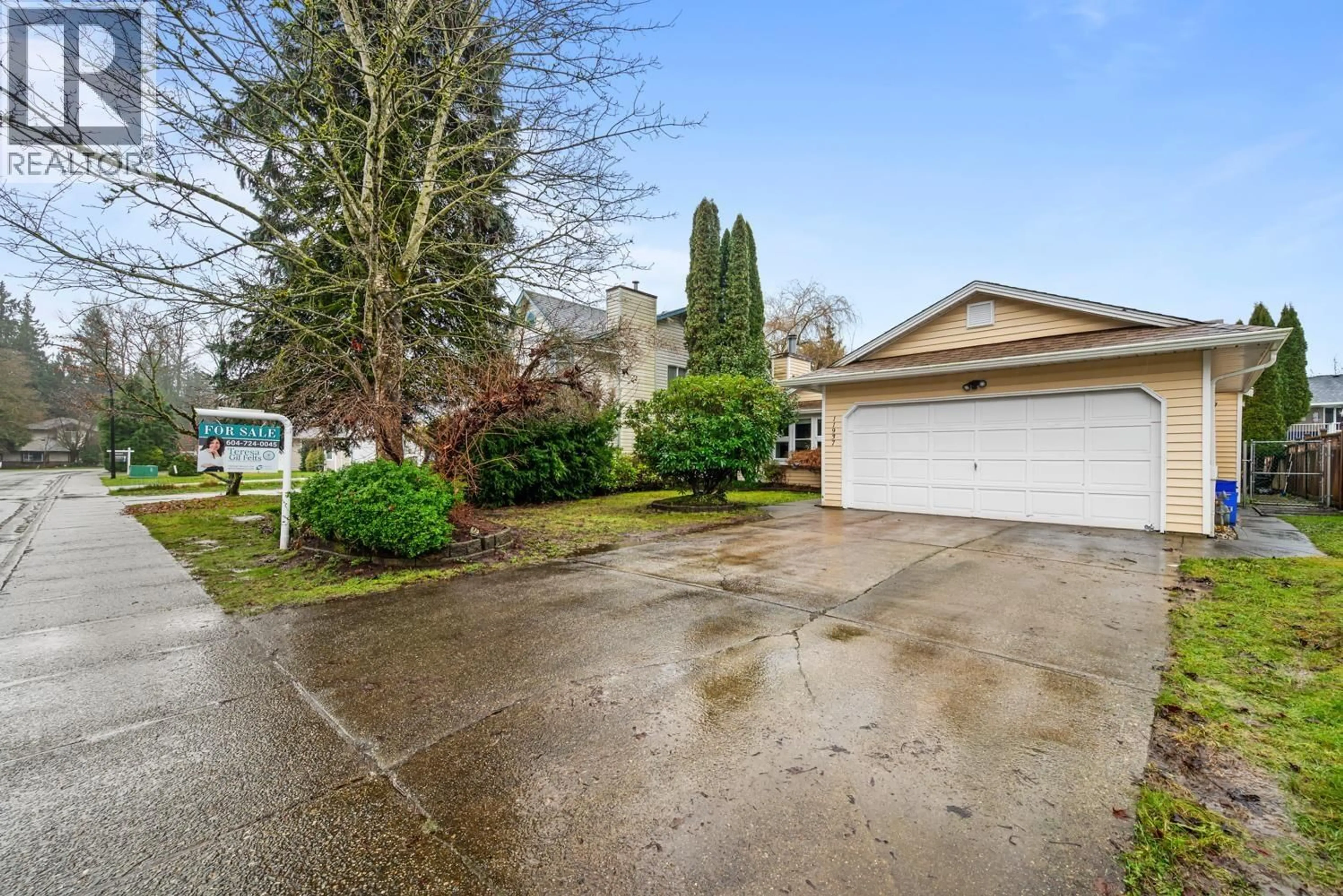 A pic from outside/outdoor area/front of a property/back of a property/a pic from drone, street for 11937 237A STREET, Maple Ridge British Columbia V4R1V9
