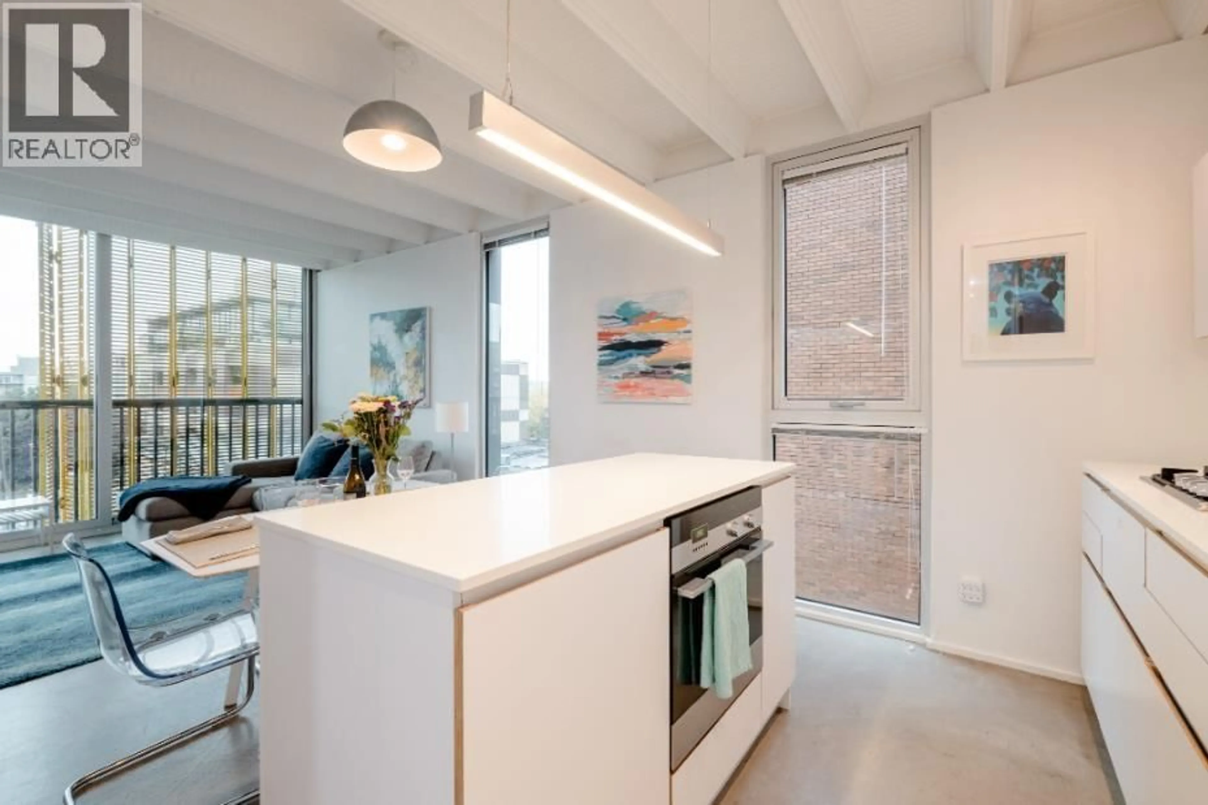 Contemporary kitchen, unknown for 701 - 219 GEORGIA STREET, Vancouver British Columbia V6A1Z6