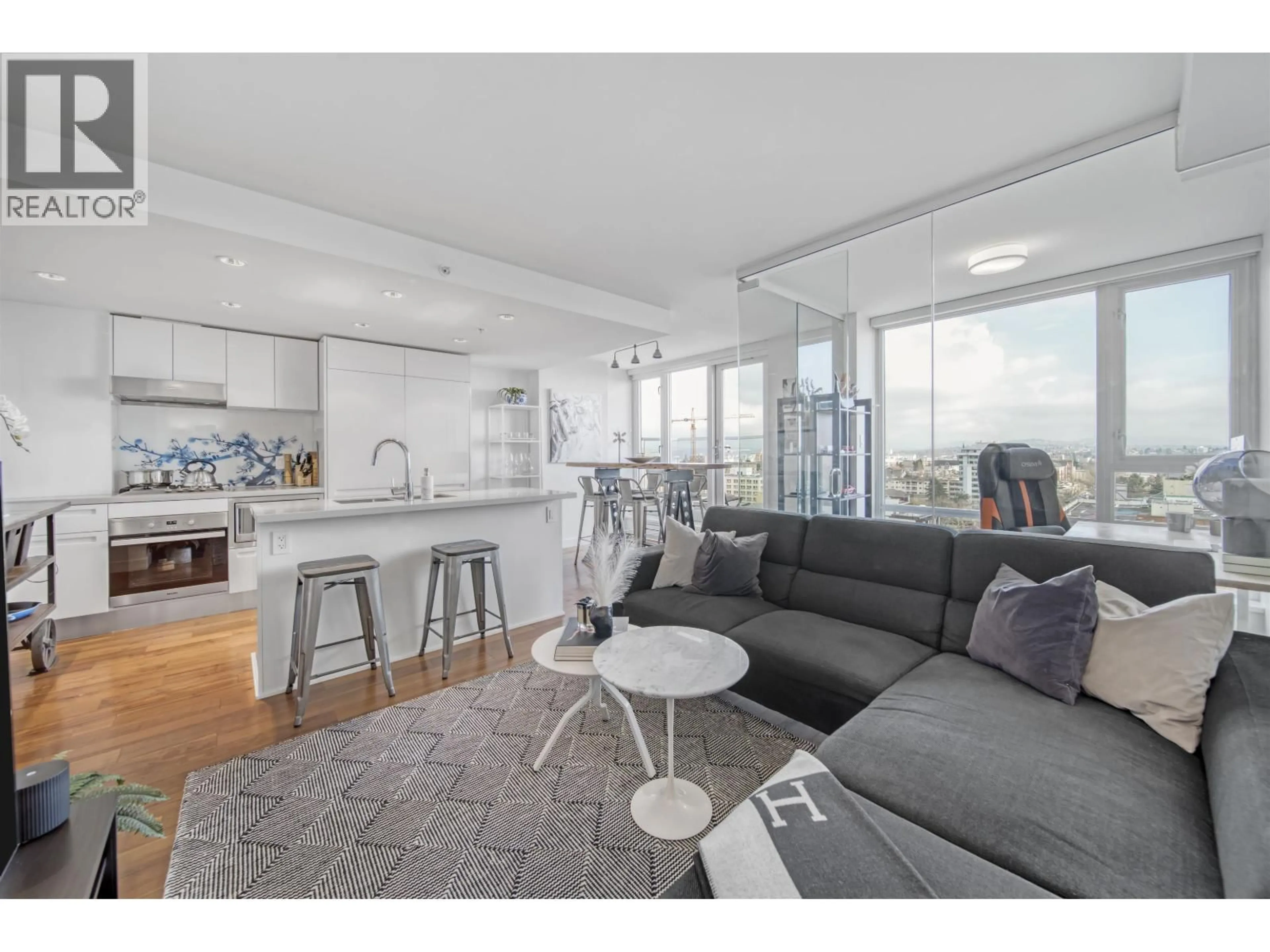 Open concept kitchen, unknown for PH7 - 188 KEEFER STREET, Vancouver British Columbia V6A0E3