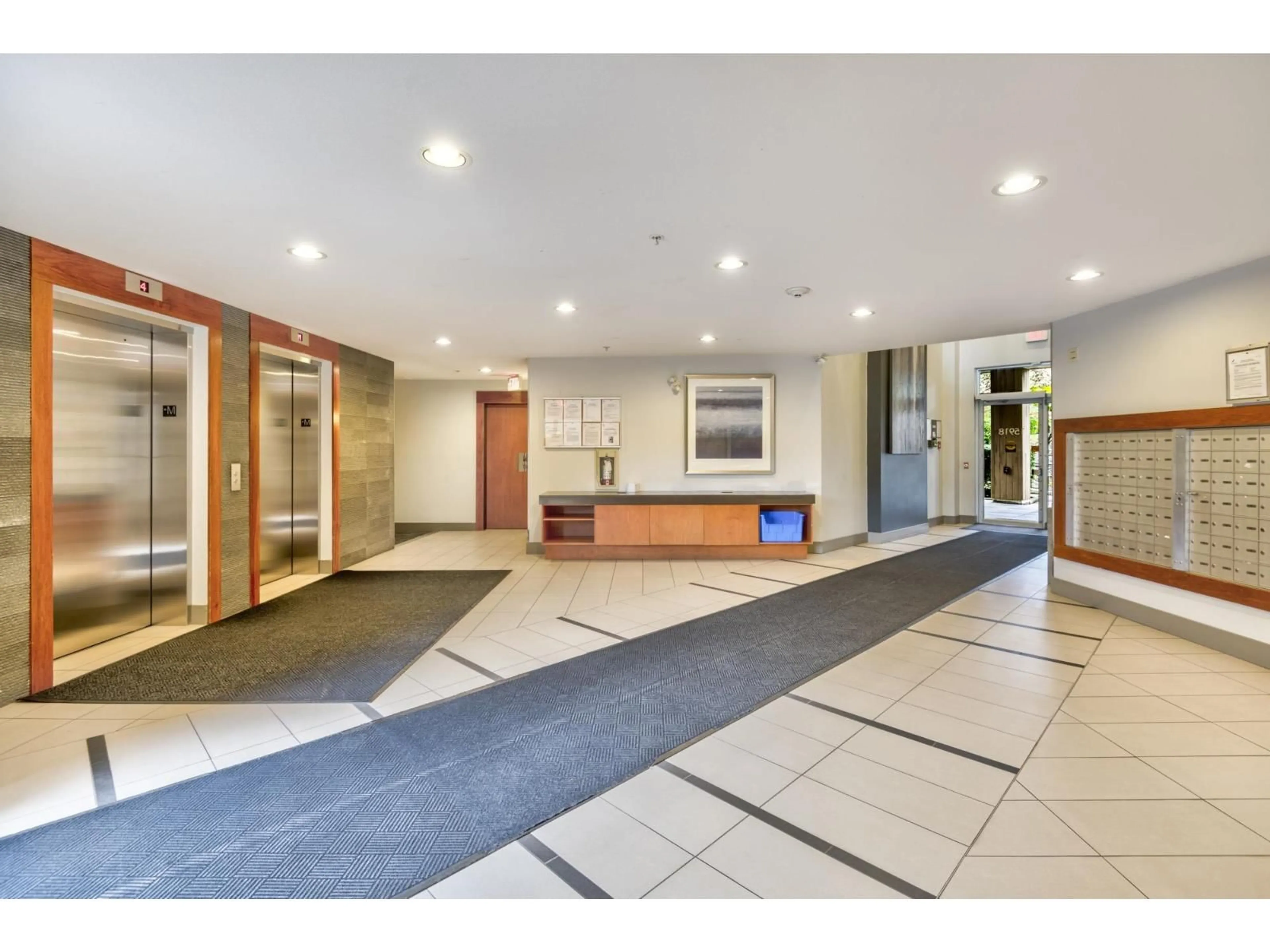 Indoor foyer for 410 - 15918 26 AVENUE, Surrey British Columbia V3Z5K3