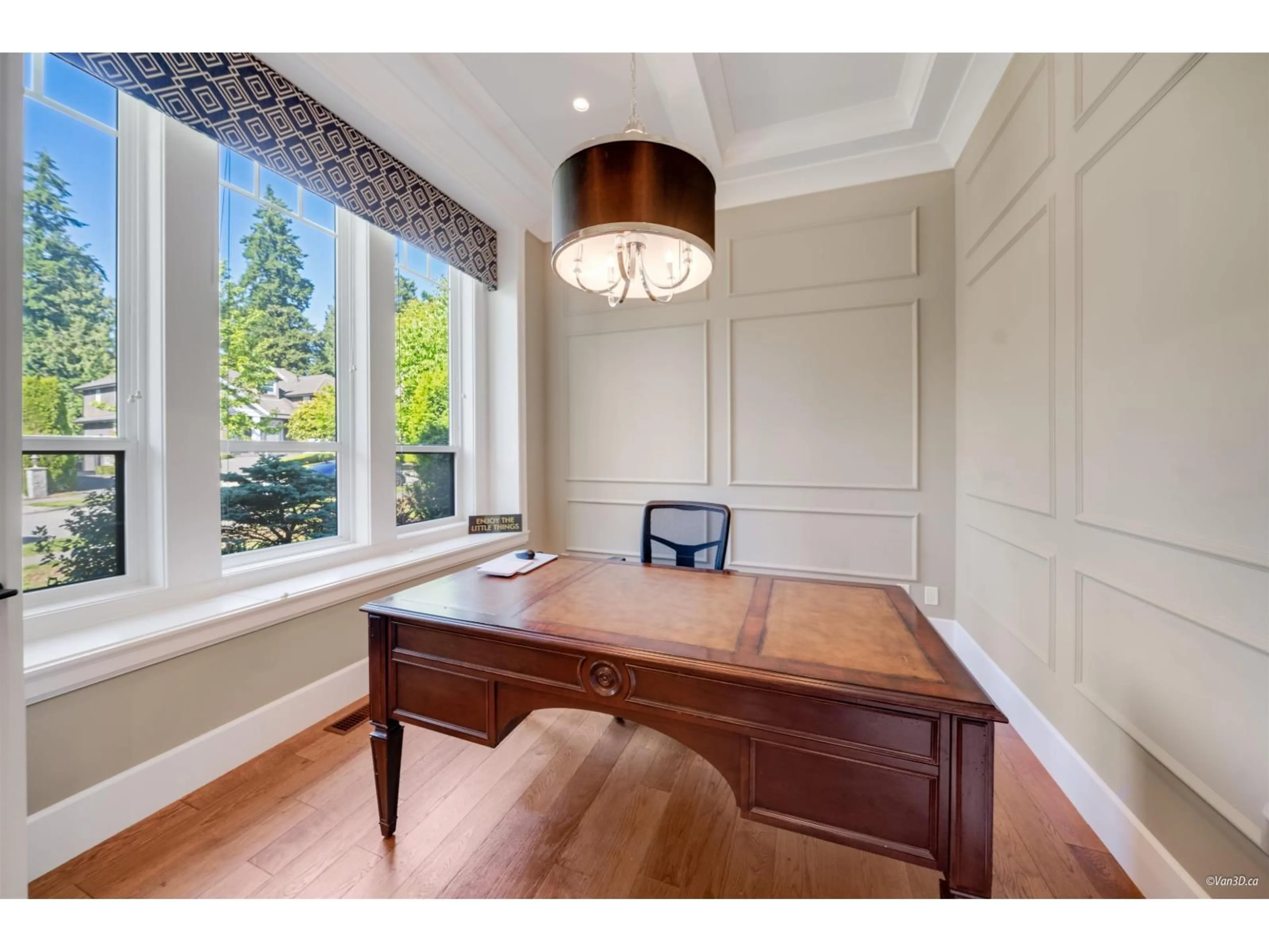 Dining room, wood/laminate floor for 14428 33A AVENUE, Surrey British Columbia V4P3R7