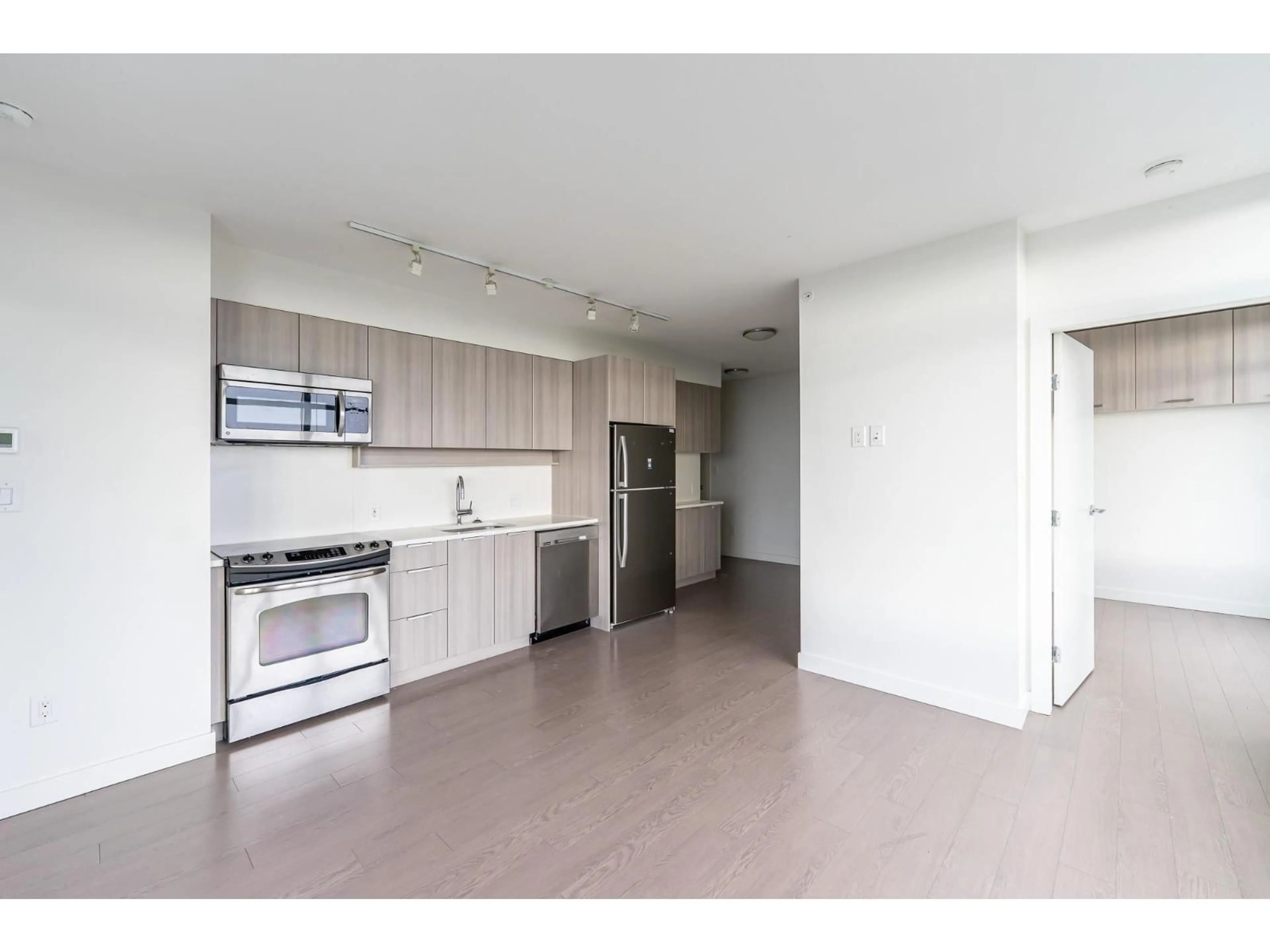 Standard kitchen, unknown for 2906 - 13308 CENTRAL AVENUE, Surrey British Columbia V3T0M4