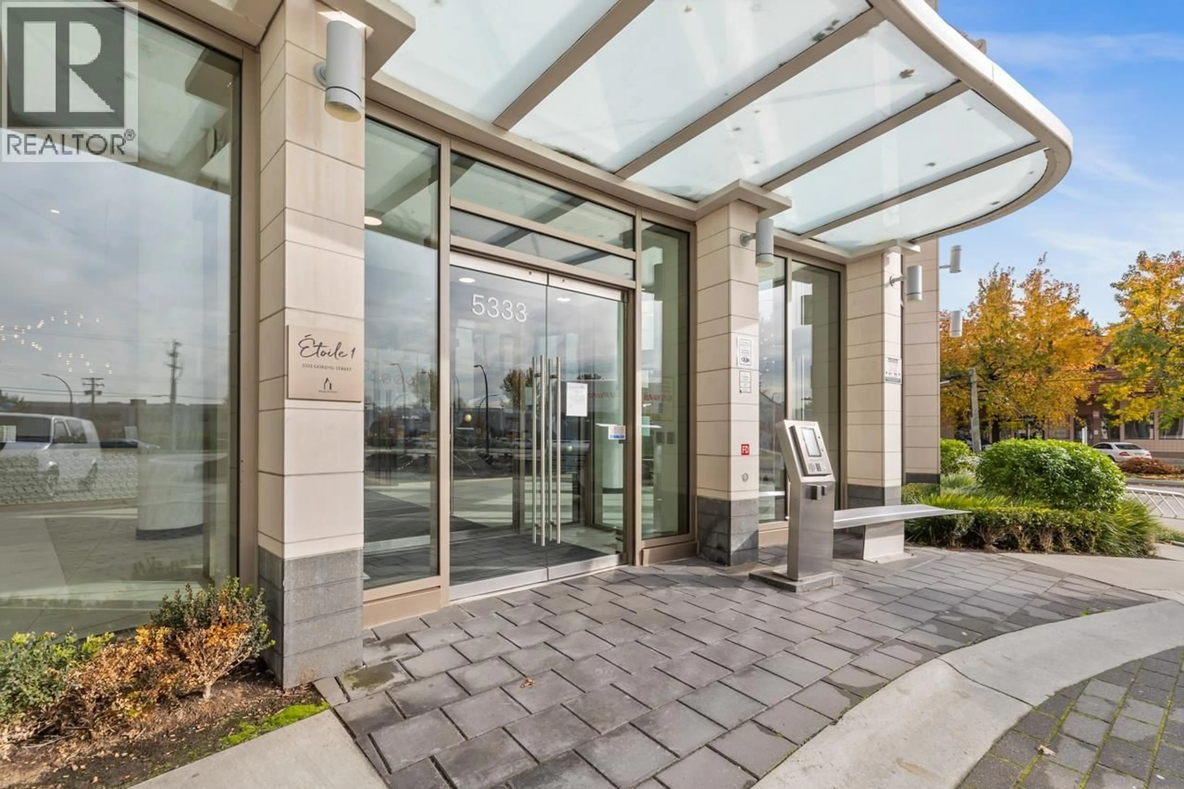 Indoor foyer for 1105 - 5333 GORING STREET, Burnaby British Columbia V5B0B6