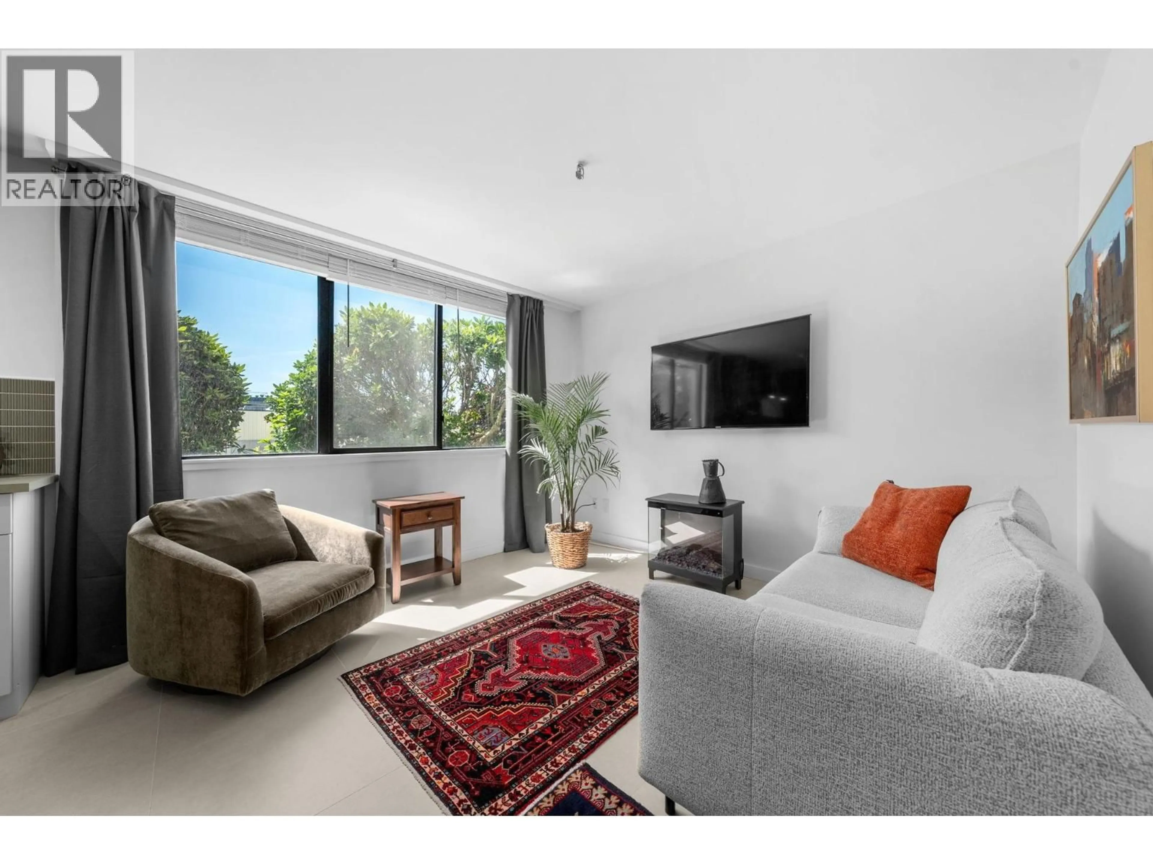 Living room with furniture, unknown for 101a - 460 14TH STREET, West Vancouver British Columbia V7T2W1