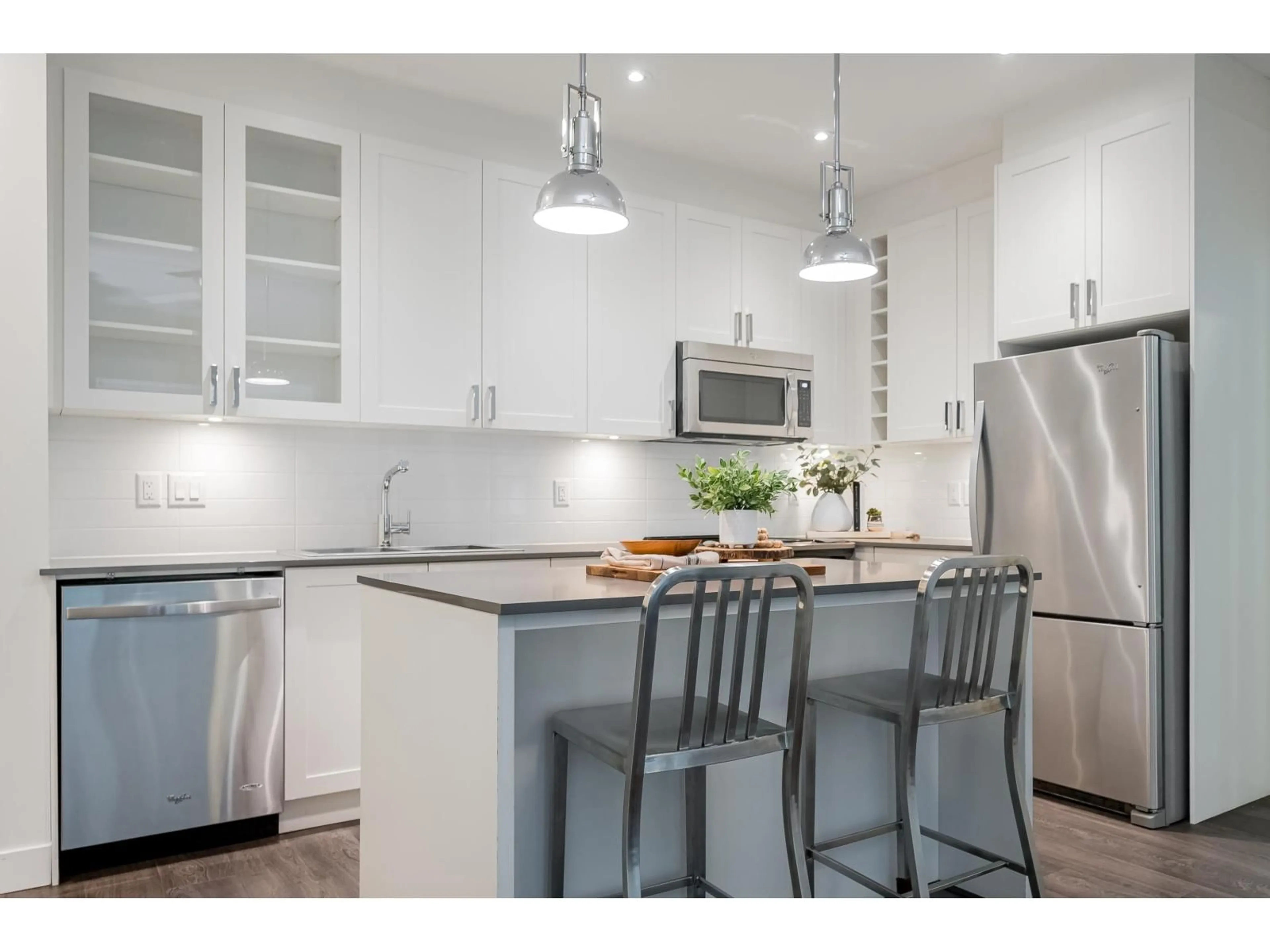 Open concept kitchen, unknown for 408 - 16388 64 AVENUE, Surrey British Columbia V3S6X6