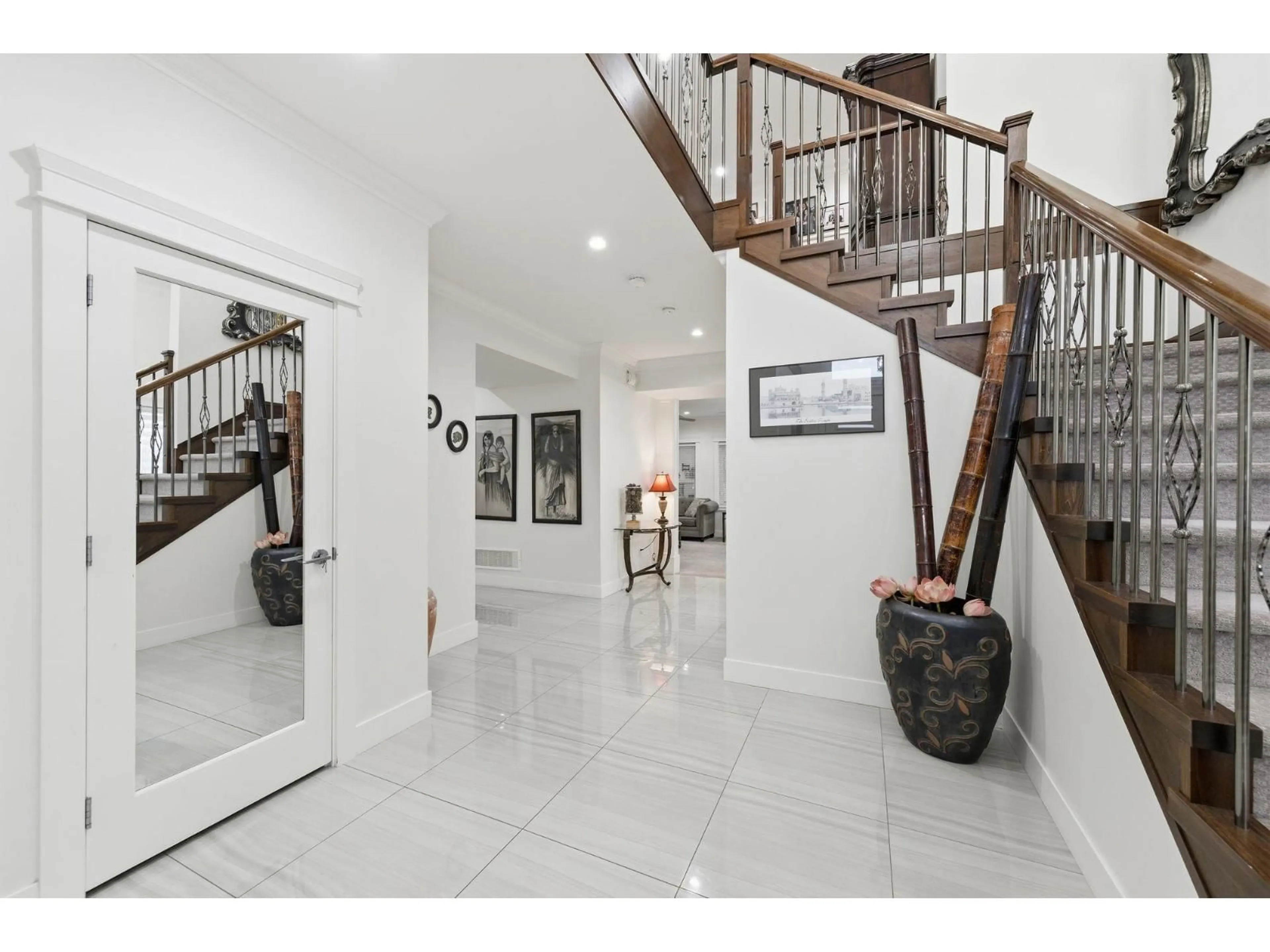 Indoor foyer for 2365 264 STREET, Langley British Columbia V4W2L5