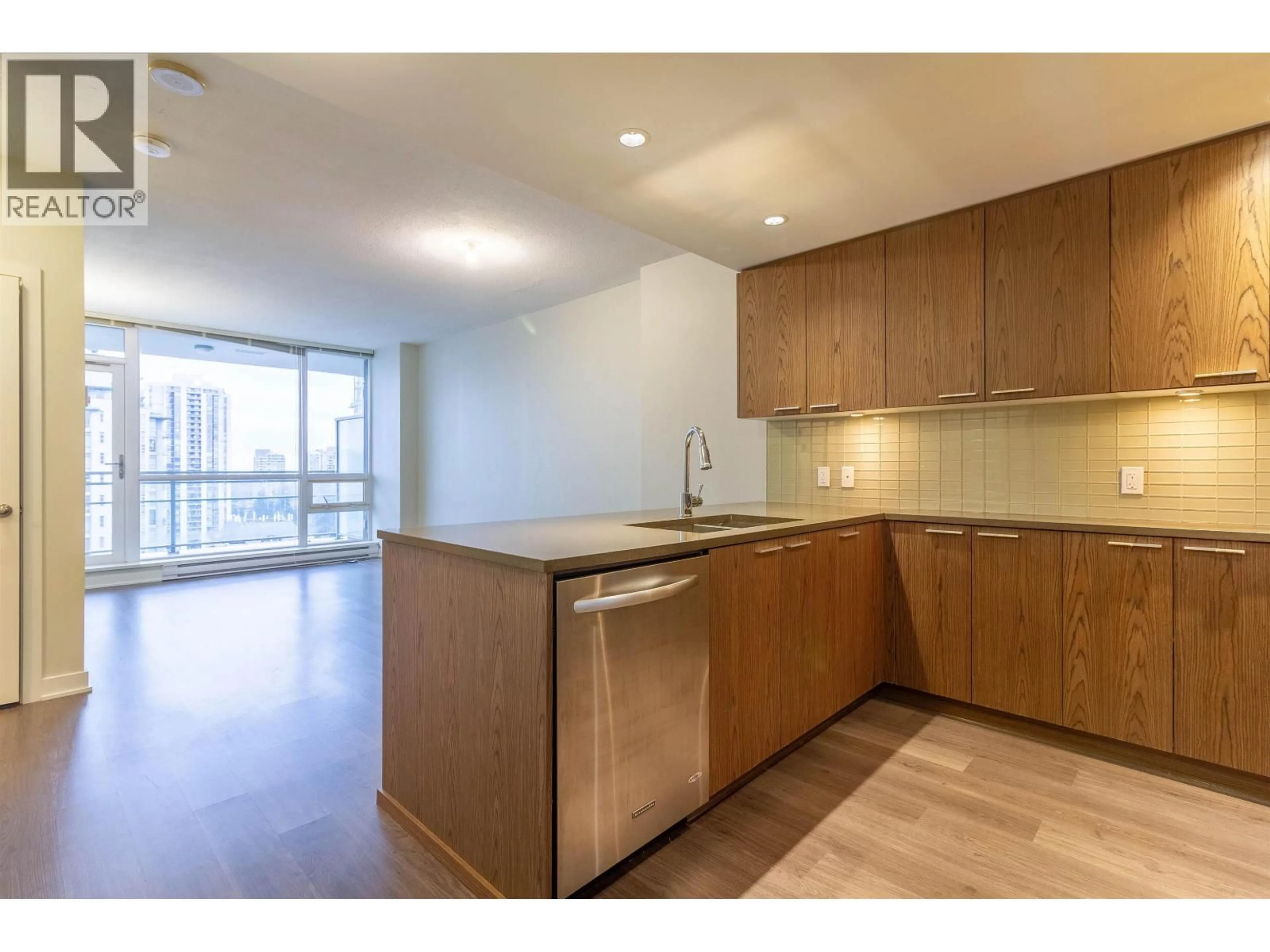 Standard kitchen, unknown for 2703 - 2975 ATLANTIC AVENUE, Coquitlam British Columbia V3B0C5