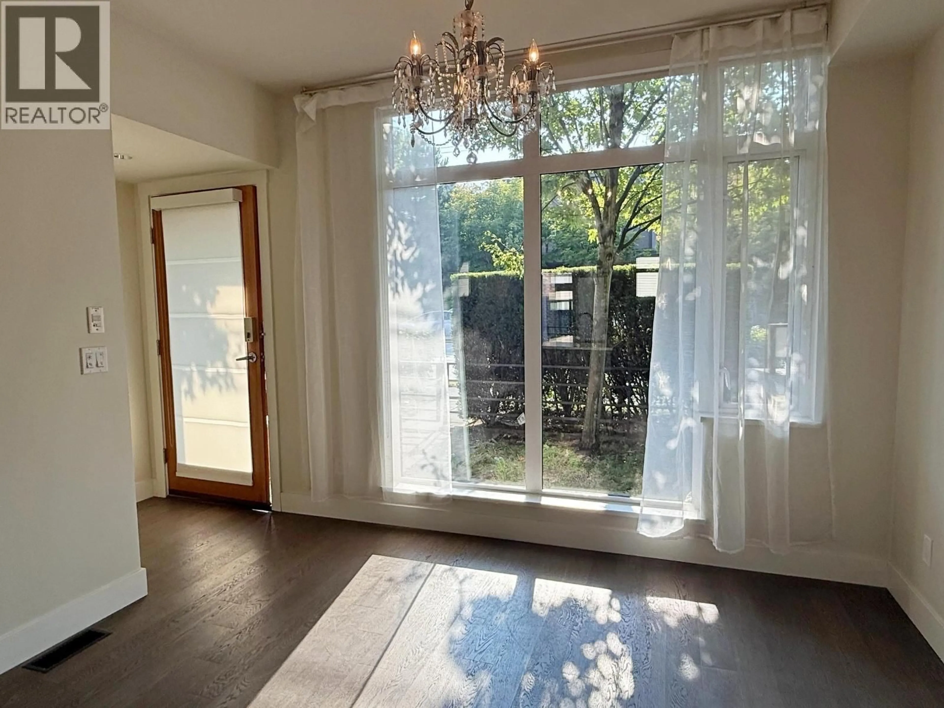 A pic of a room for 6180 OAK STREET, Vancouver British Columbia V6M2W2