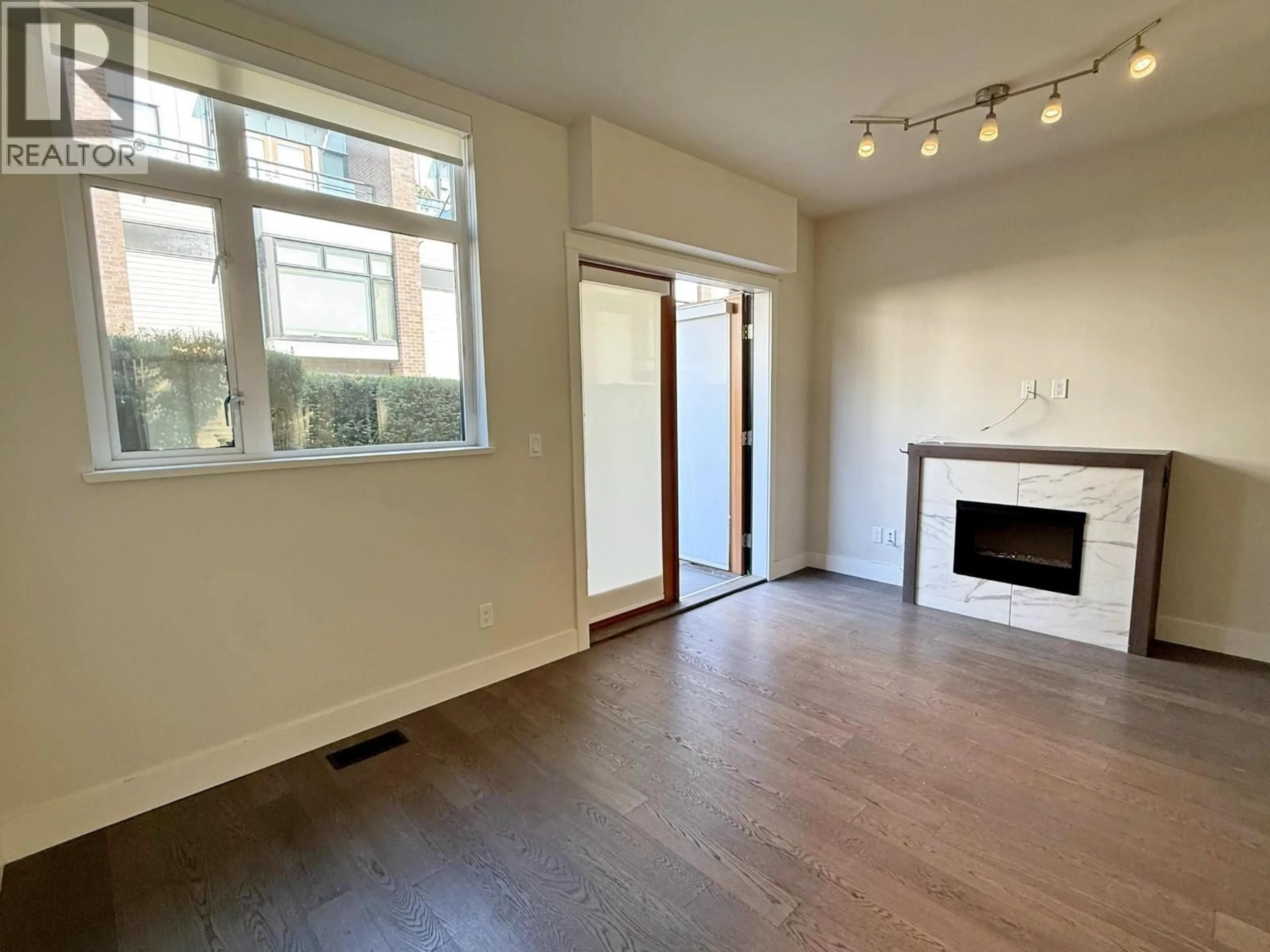 A pic of a room for 6180 OAK STREET, Vancouver British Columbia V6M2W2