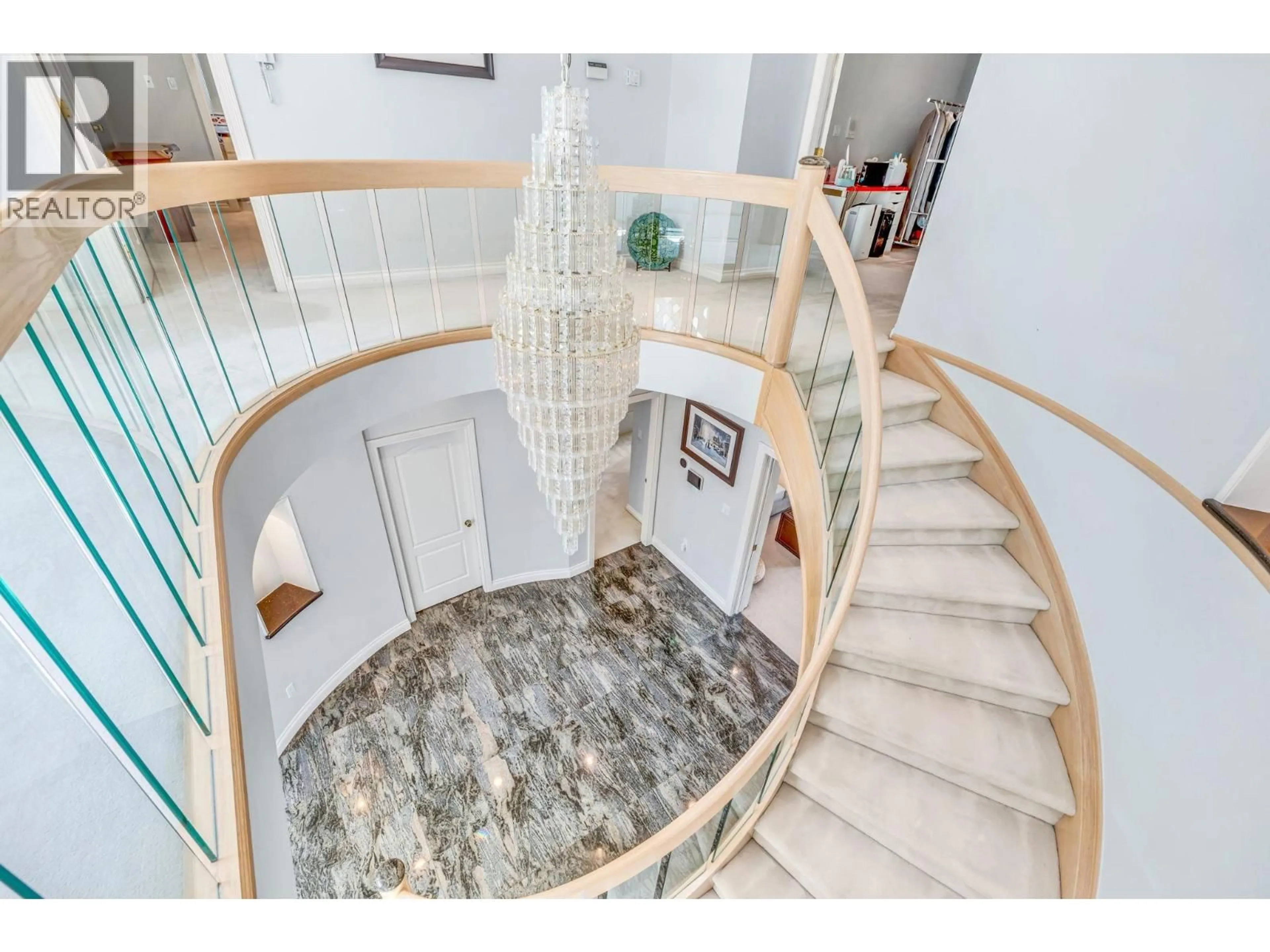 Stairs for 1569 35TH AVENUE, Vancouver British Columbia V6M1H1