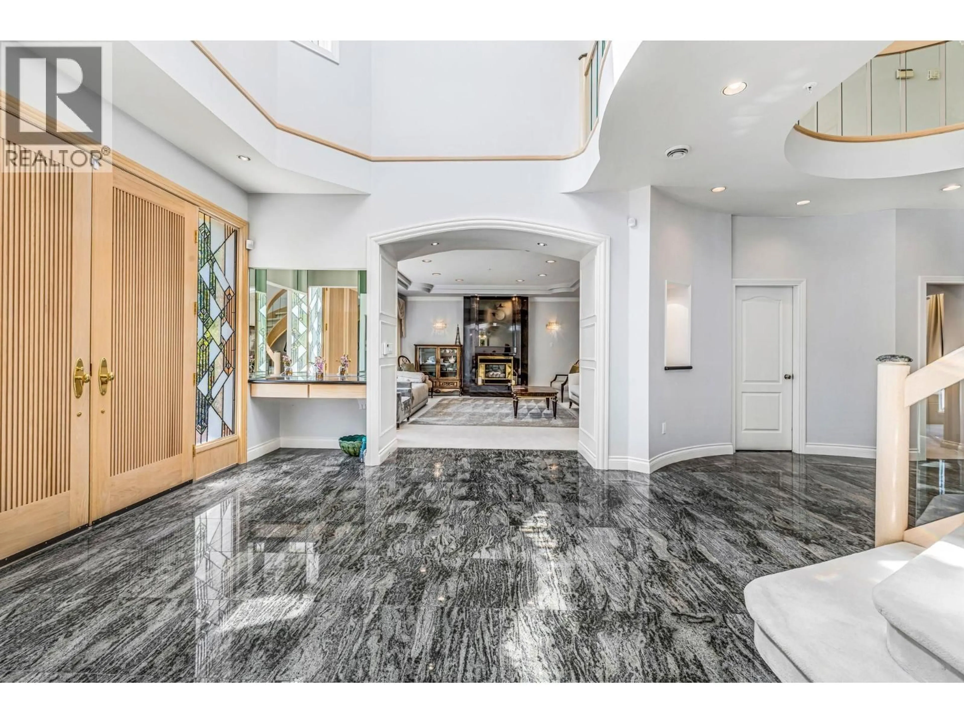 Indoor foyer for 1569 35TH AVENUE, Vancouver British Columbia V6M1H1
