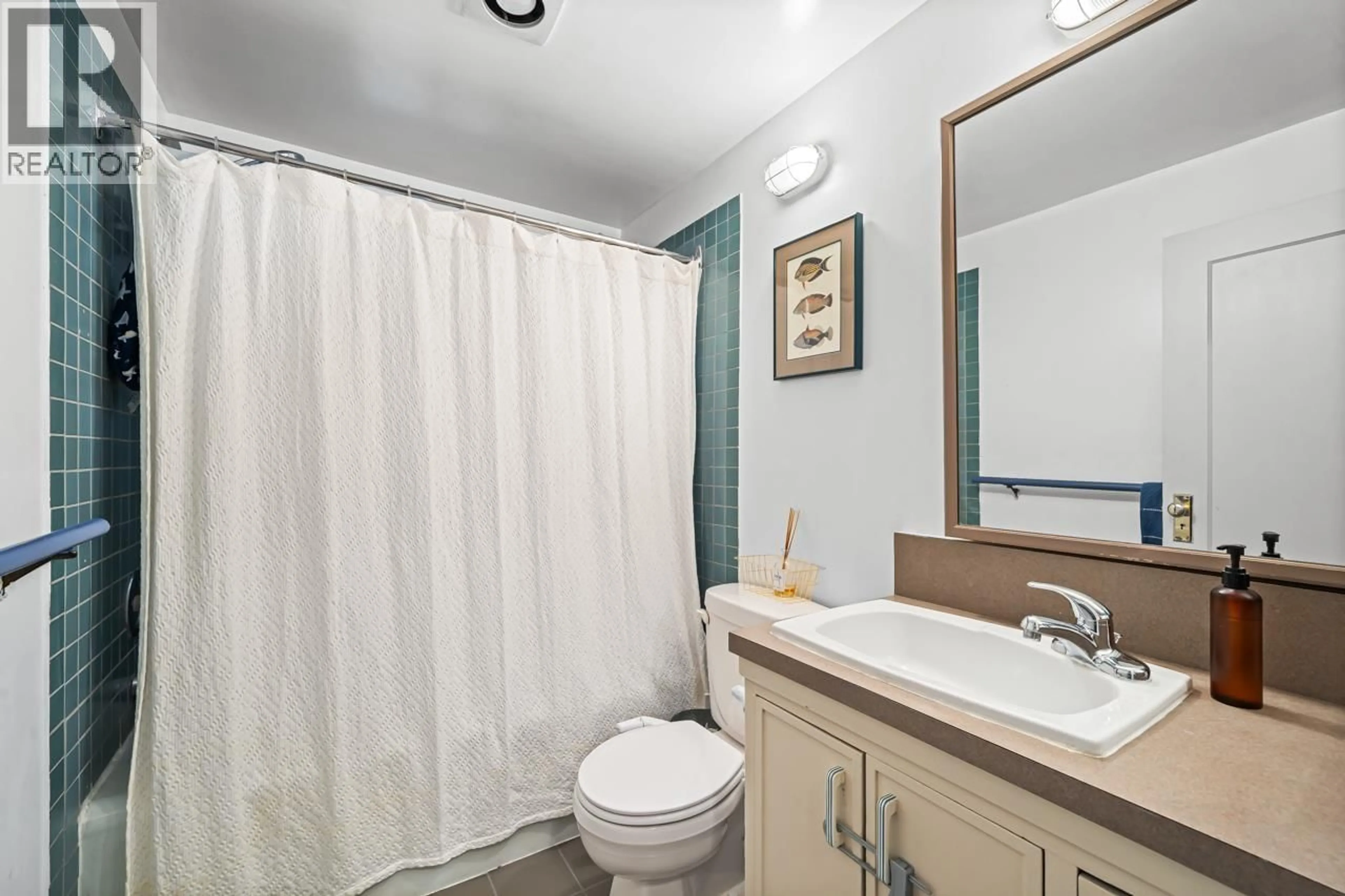 Standard bathroom, unknown for 3137 28TH AVENUE, Vancouver British Columbia V6L1X4