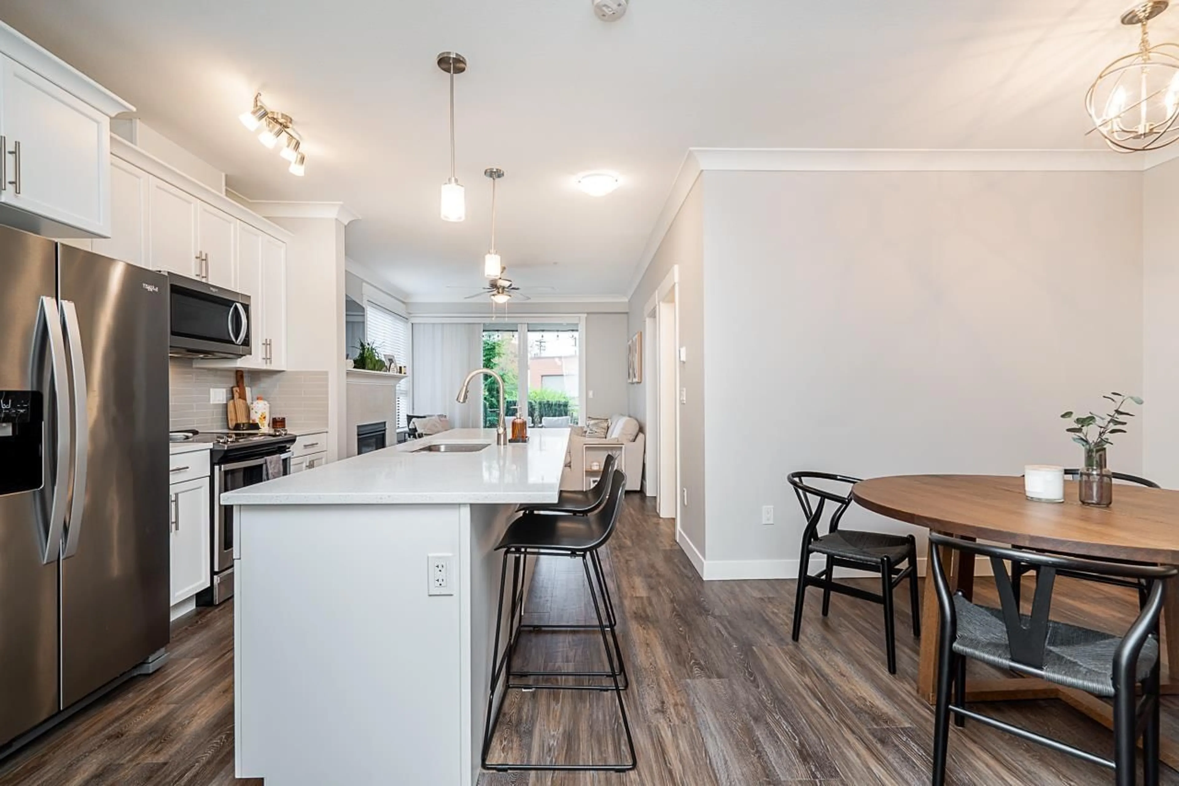 Open concept kitchen, wood/laminate floor for 112 - 45761 STEVENSON ROAD, Chilliwack British Columbia V2R0Y7