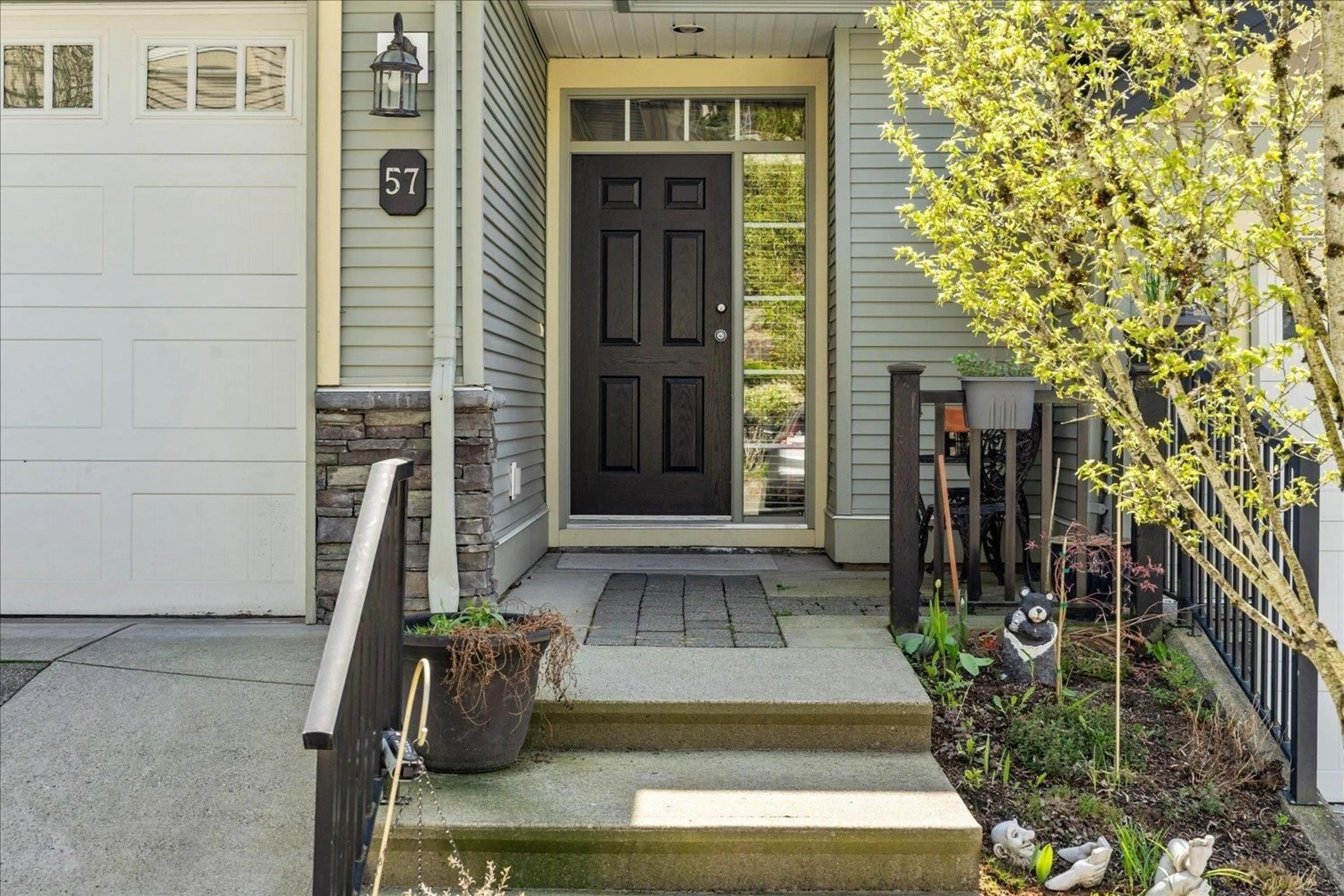 Indoor entryway for 57 - 36260 MCKEE ROAD, Abbotsford British Columbia V3G0A9