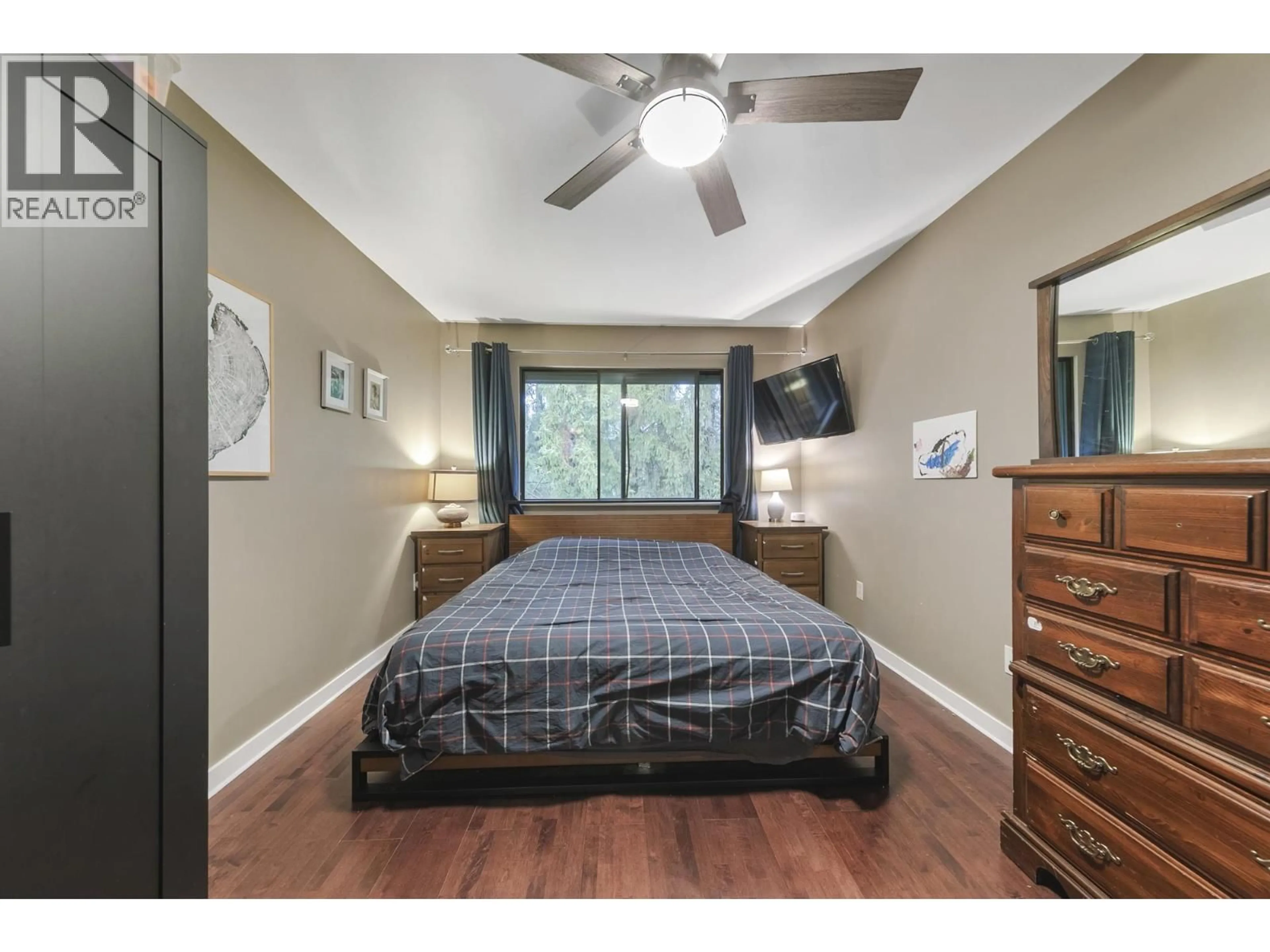 Bedroom with bed, wood/laminate floor for 326 - 9101 HORNE STREET STREET, Burnaby British Columbia V3N4M3