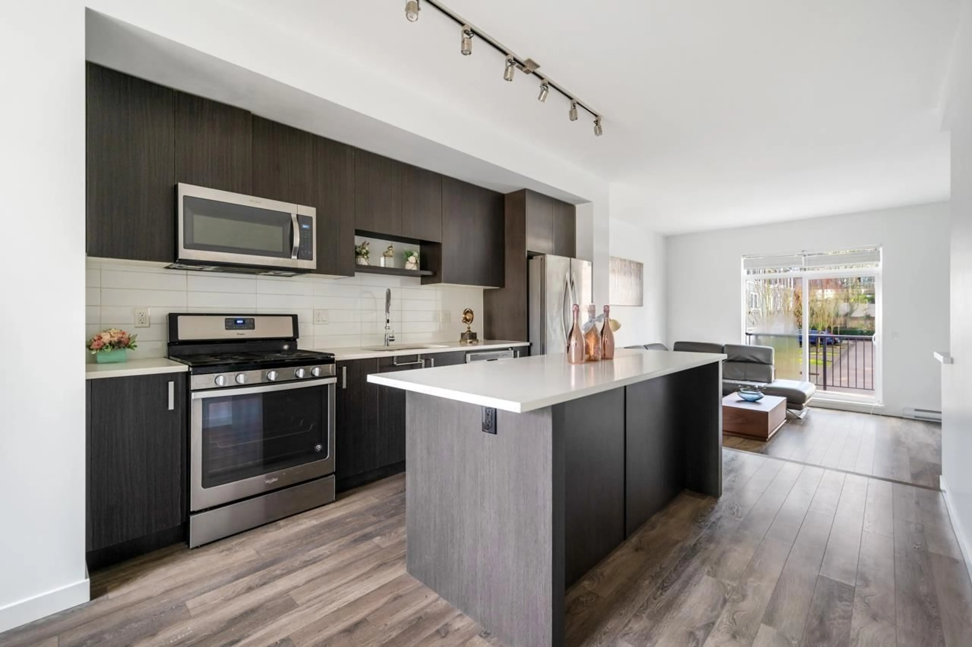 Open concept kitchen, unknown for 39 - 15268 28 AVENUE, Surrey British Columbia V4P0E8