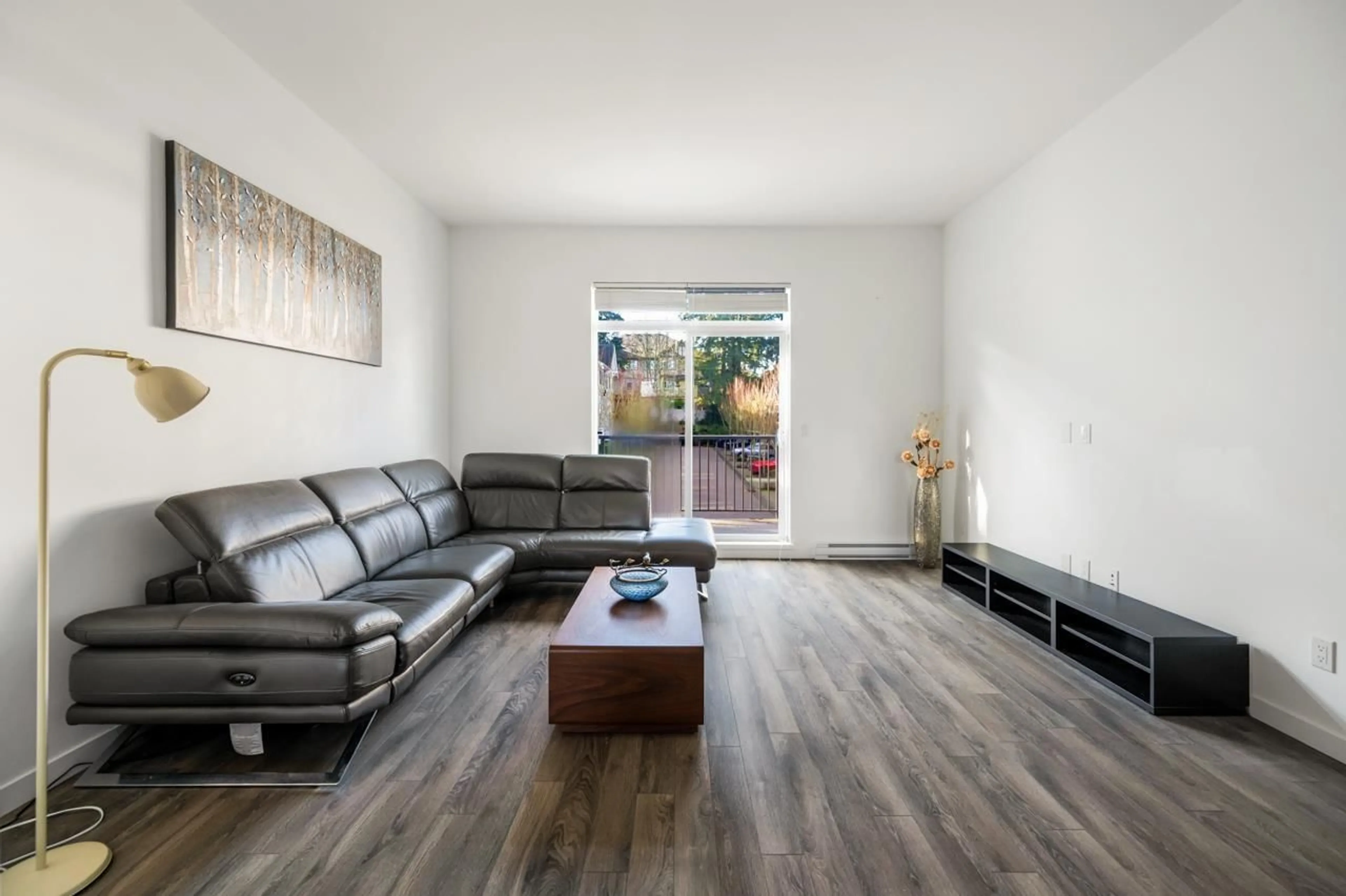 Living room with furniture, unknown for 39 - 15268 28 AVENUE, Surrey British Columbia V4P0E8