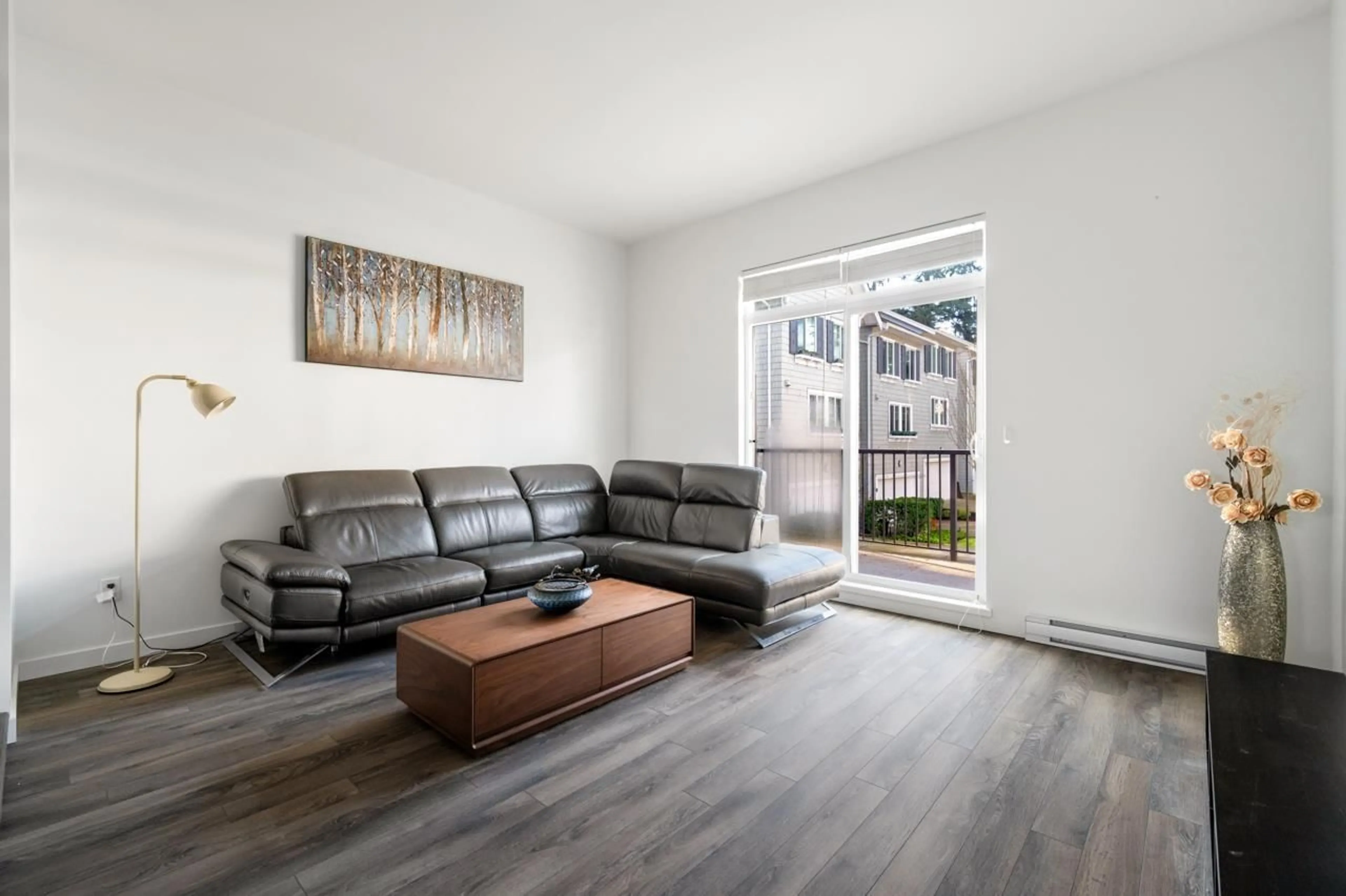 Living room with furniture, wood/laminate floor for 39 - 15268 28 AVENUE, Surrey British Columbia V4P0E8