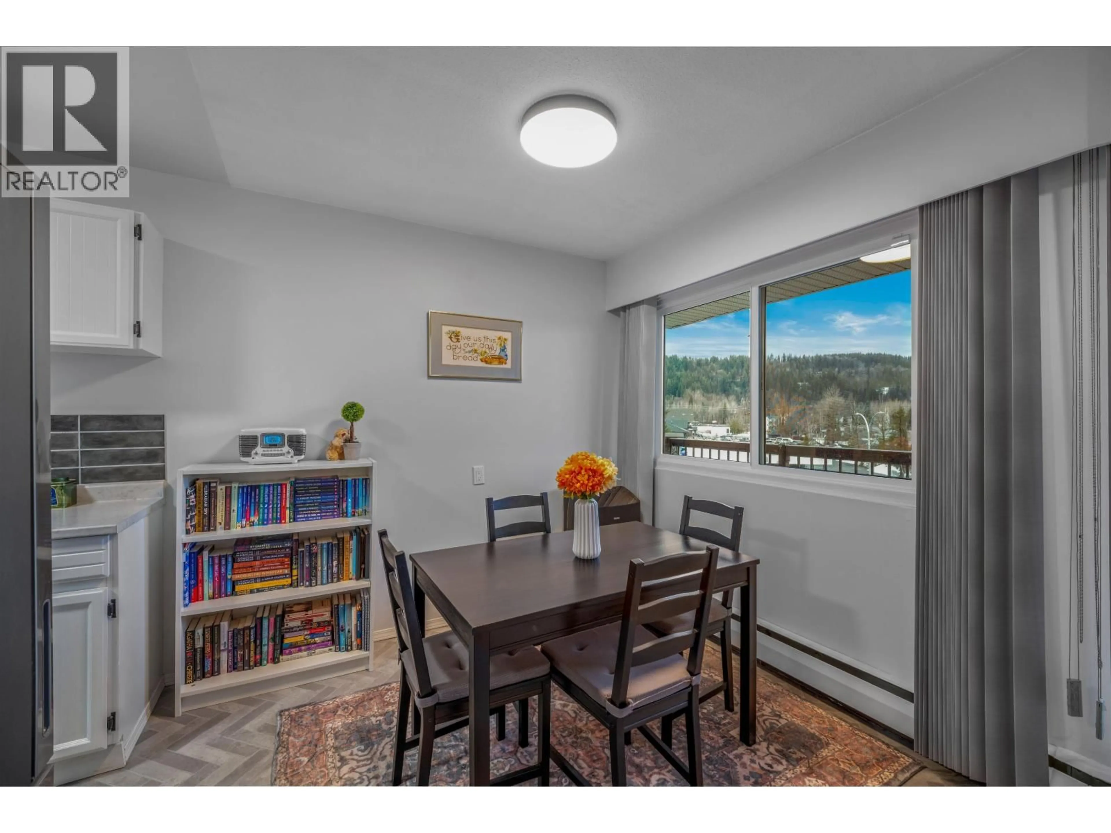 Dining room, wood/laminate floor for 305 - 4288 15TH AVENUE, Prince George British Columbia V2M5K6