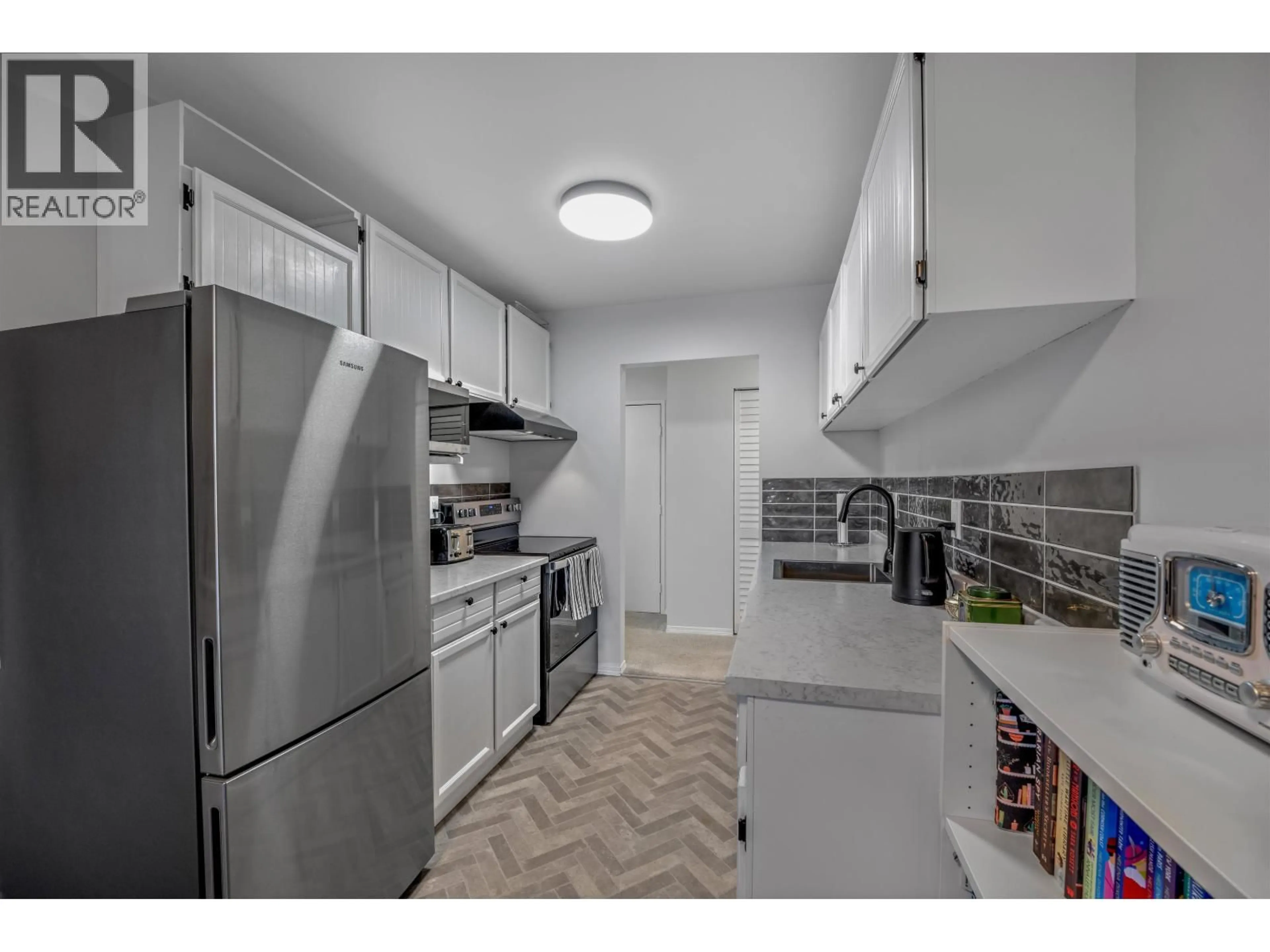 Standard kitchen, ceramic/tile floor for 305 - 4288 15TH AVENUE, Prince George British Columbia V2M5K6