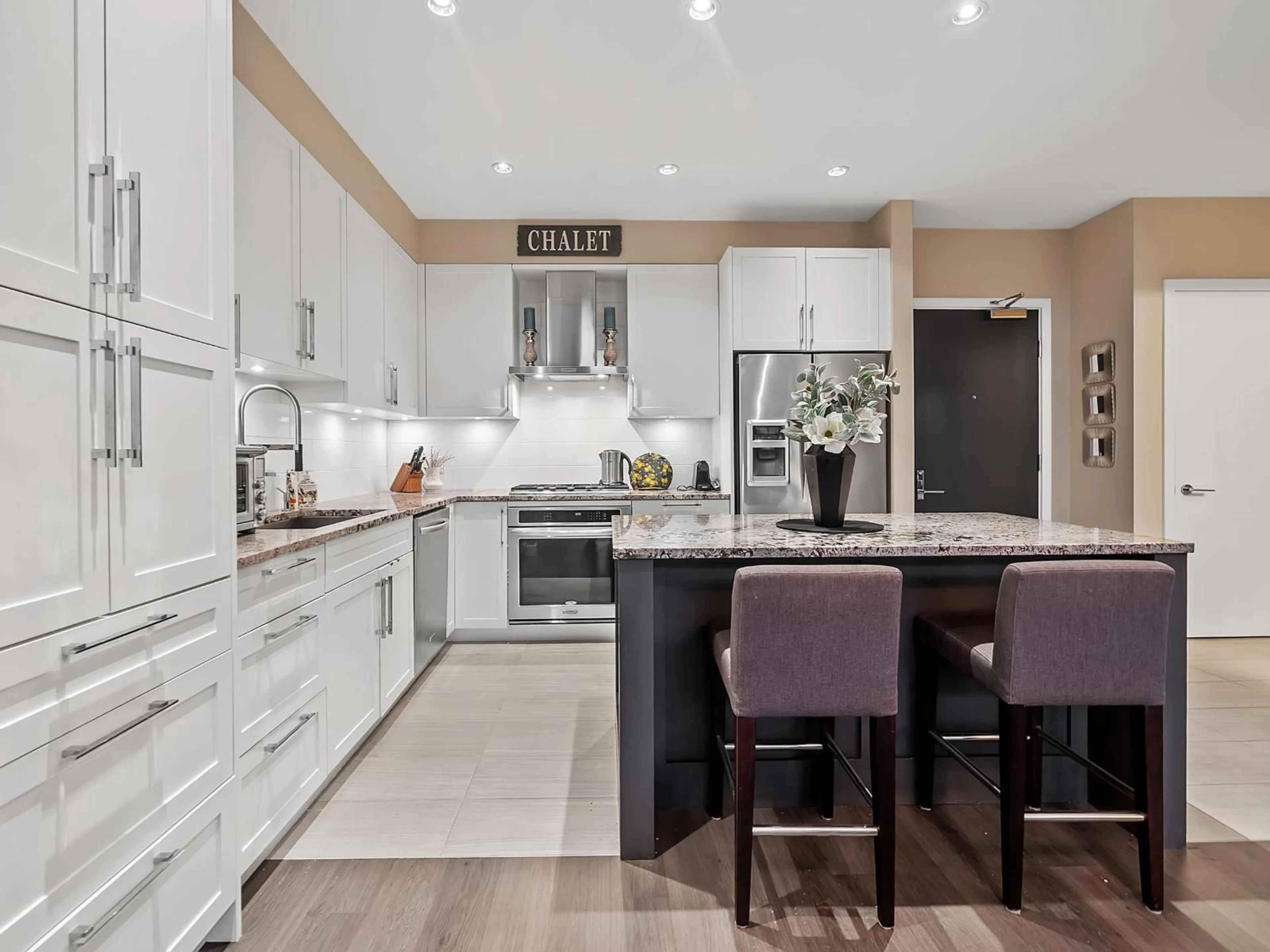 Contemporary kitchen, unknown for 412 - 15360 20TH AVENUE, Surrey British Columbia V4A2A3