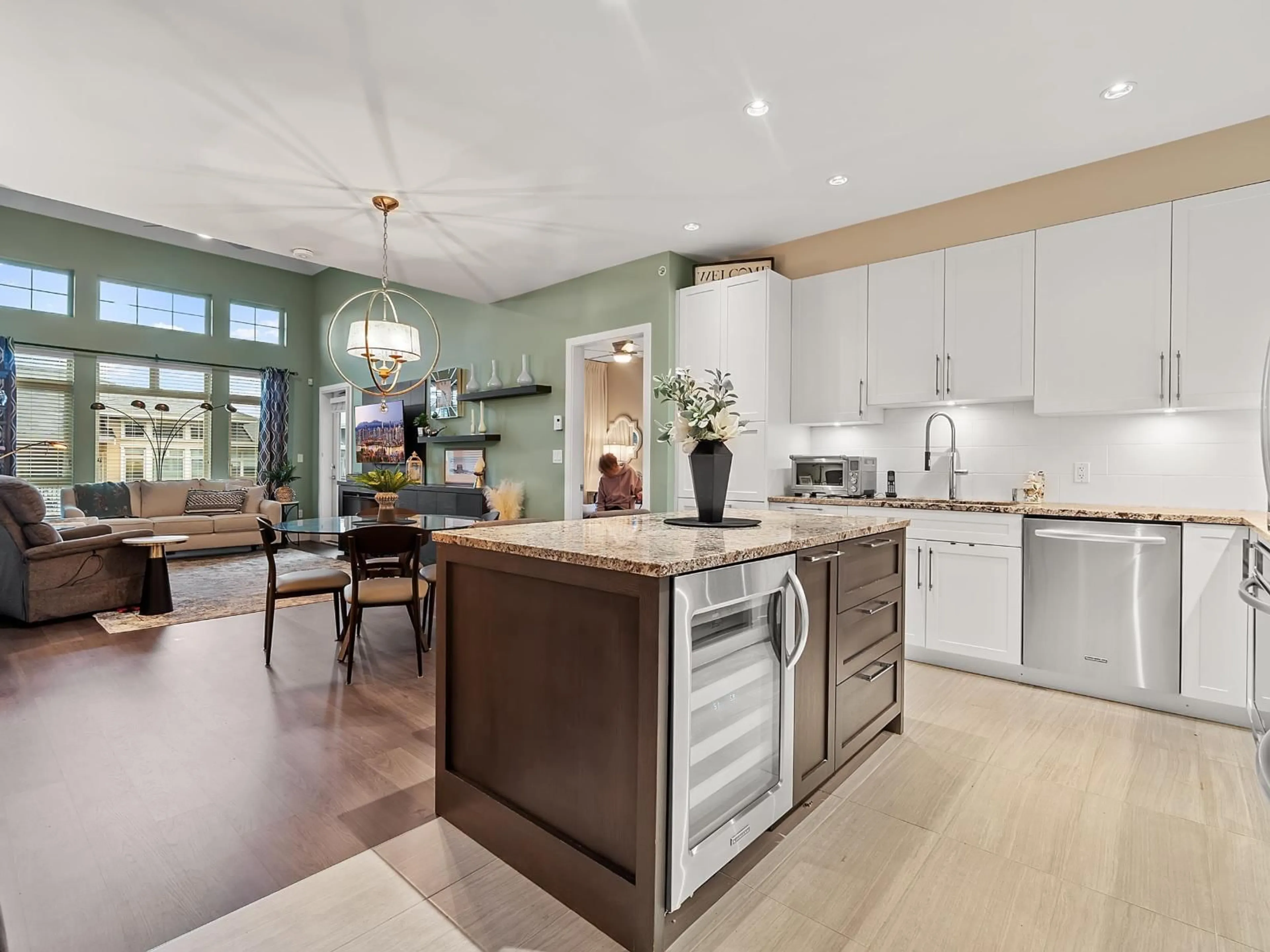 Open concept kitchen, unknown for 412 - 15360 20TH AVENUE, Surrey British Columbia V4A2A3