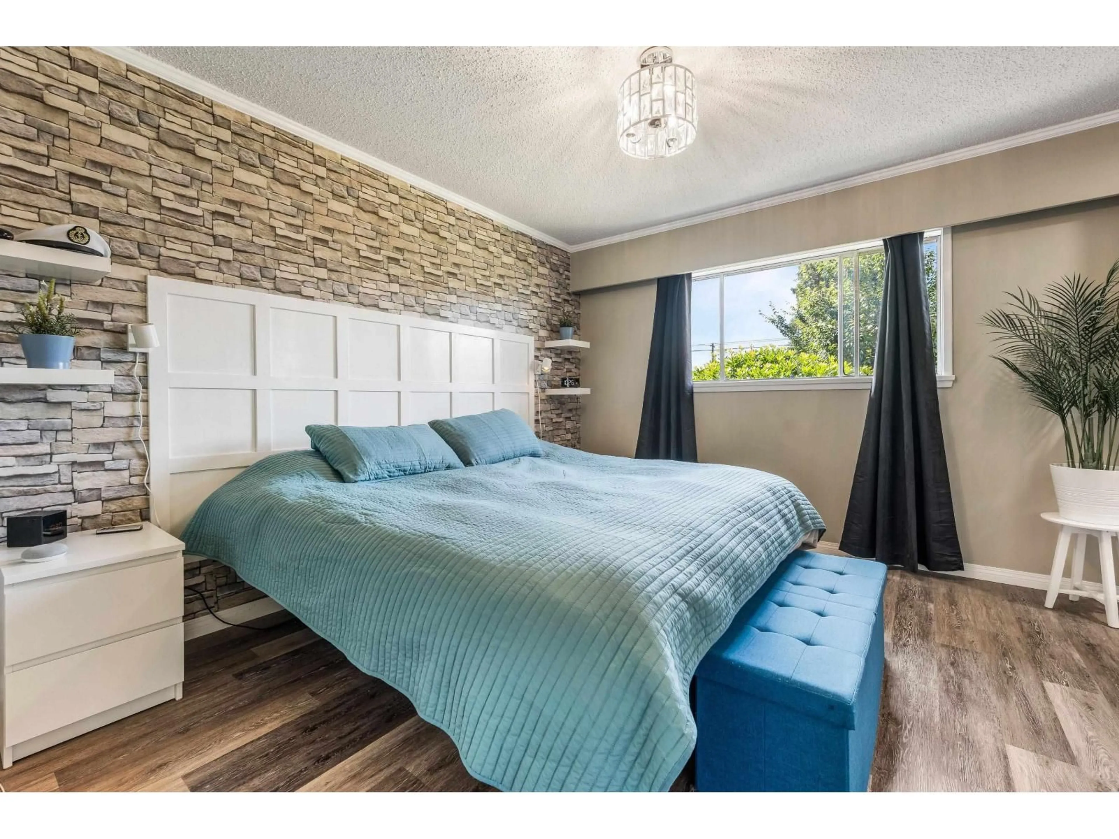 Bedroom with bed, wood/laminate floor for 46465 BROOKS AVENUE, Chilliwack British Columbia V2P1C6