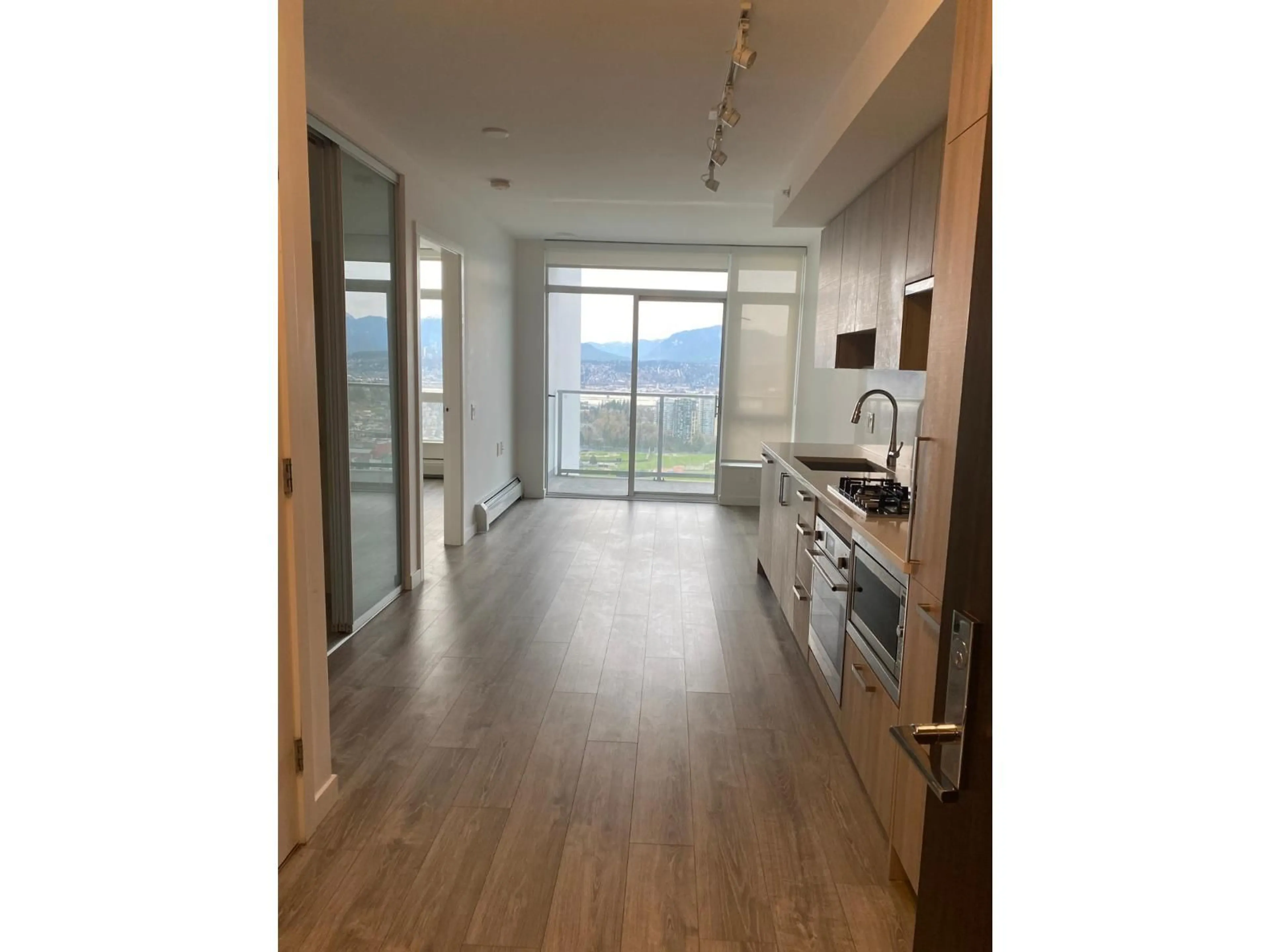 Unknown for 3103 - 13350 CENTRAL AVENUE, Surrey British Columbia V3T0S1