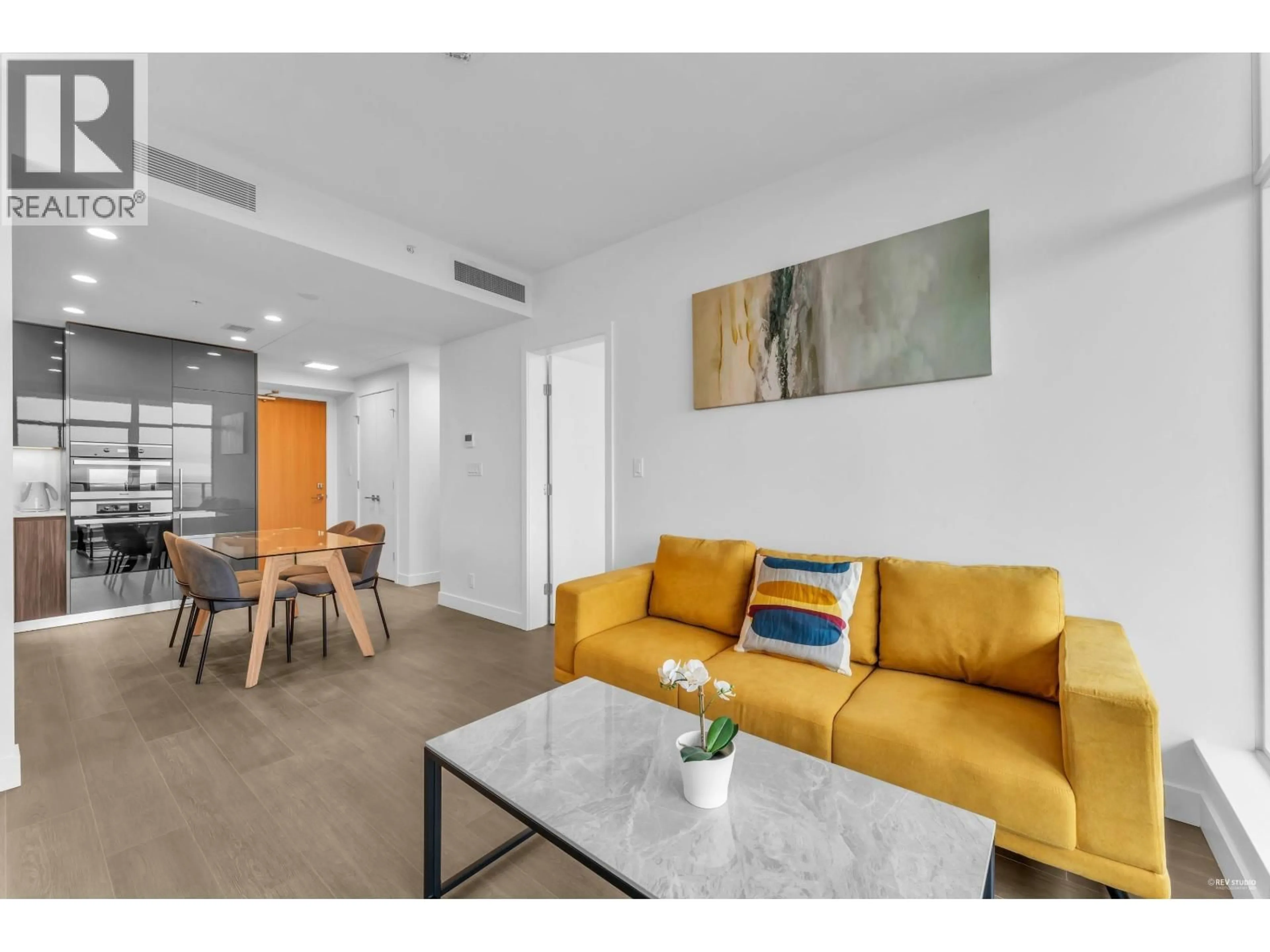 Living room with furniture, unknown for 2105 - 6511 SUSSEX AVENUE, Burnaby British Columbia V5H0K5