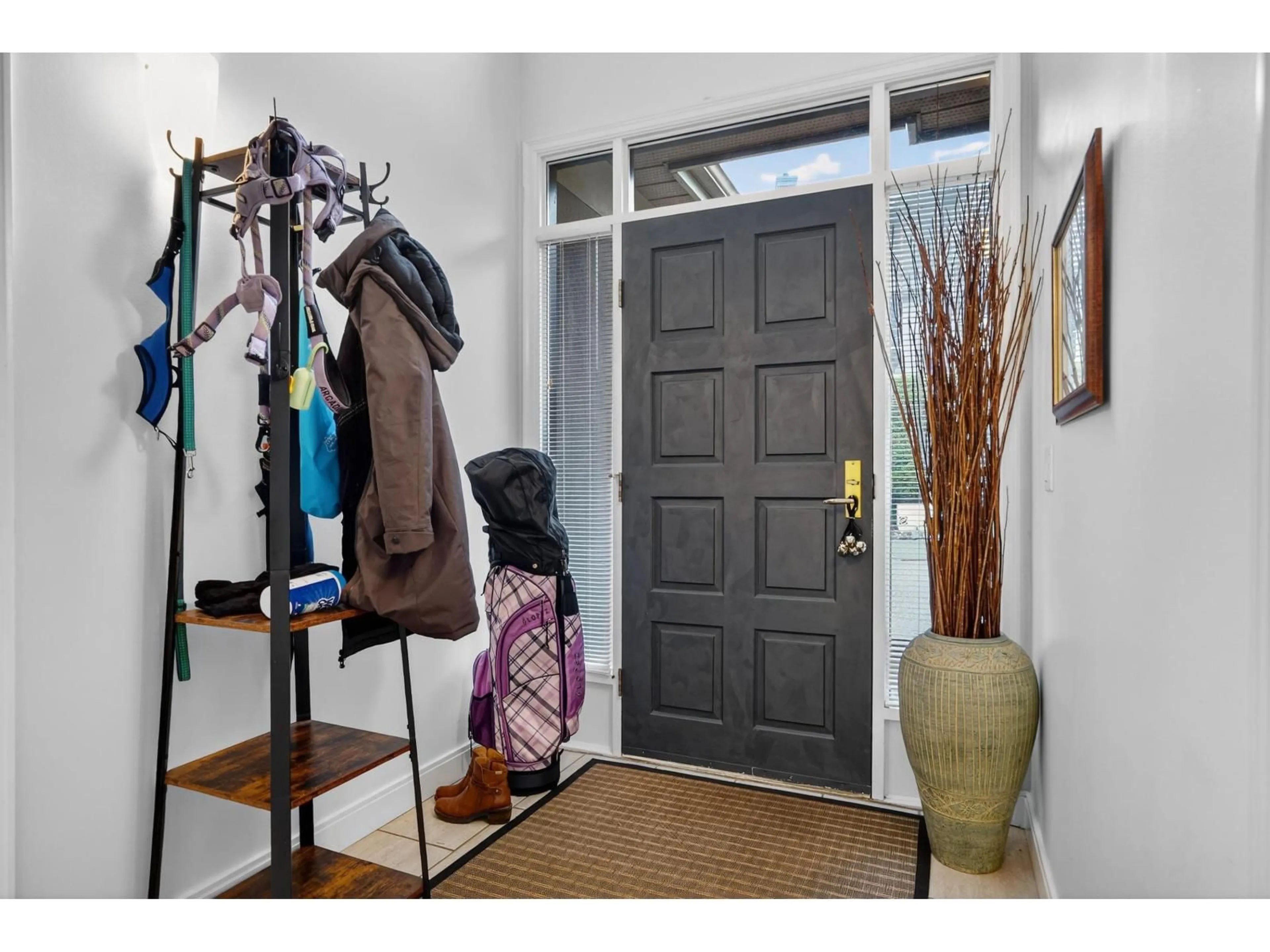 Indoor entryway for 25 - 2058 WINFIELD DRIVE, Abbotsford British Columbia V3G1M4