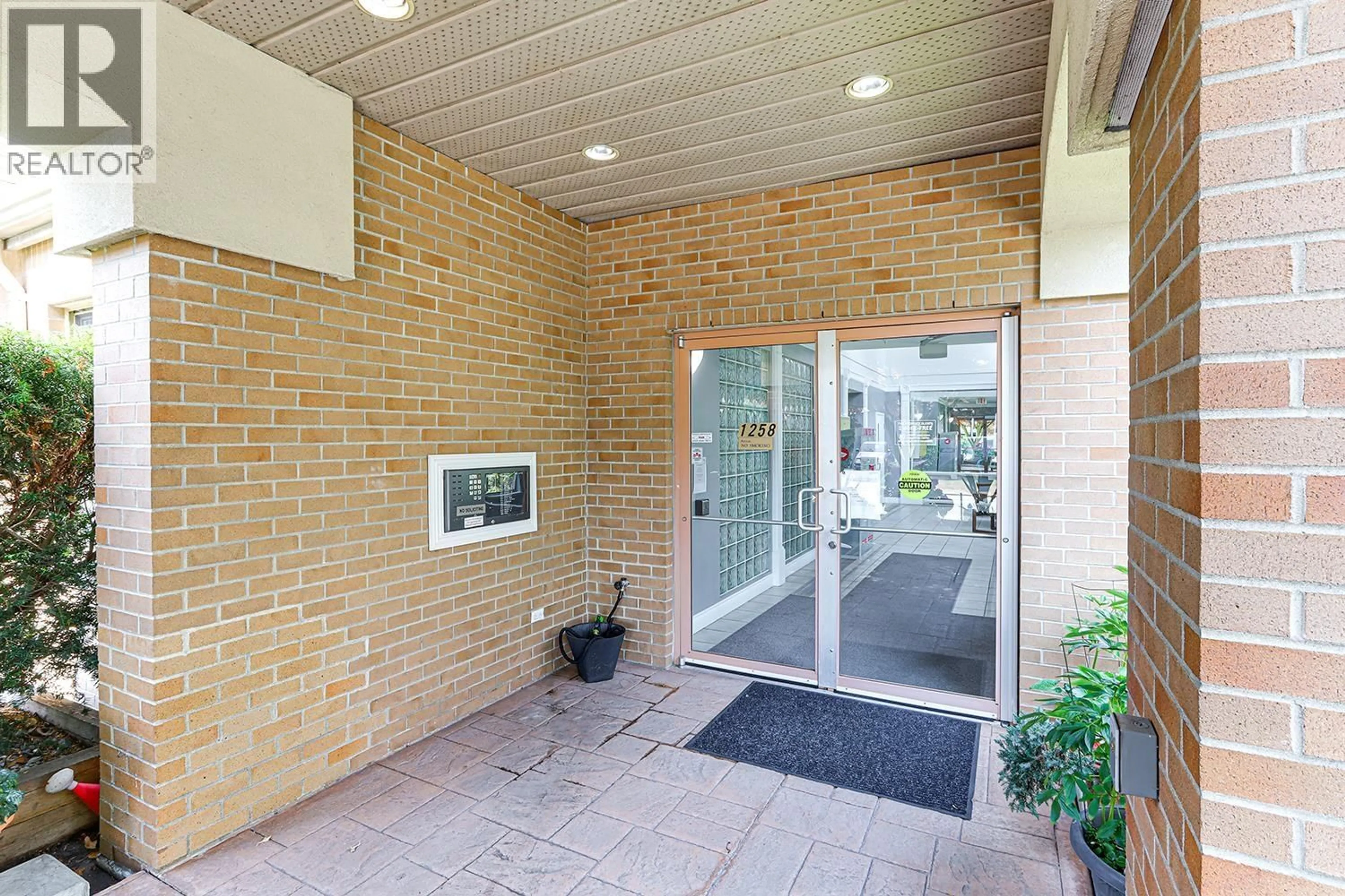 Indoor foyer for A204 - 1258 HUNTER ROAD, Delta British Columbia V4L1Y8