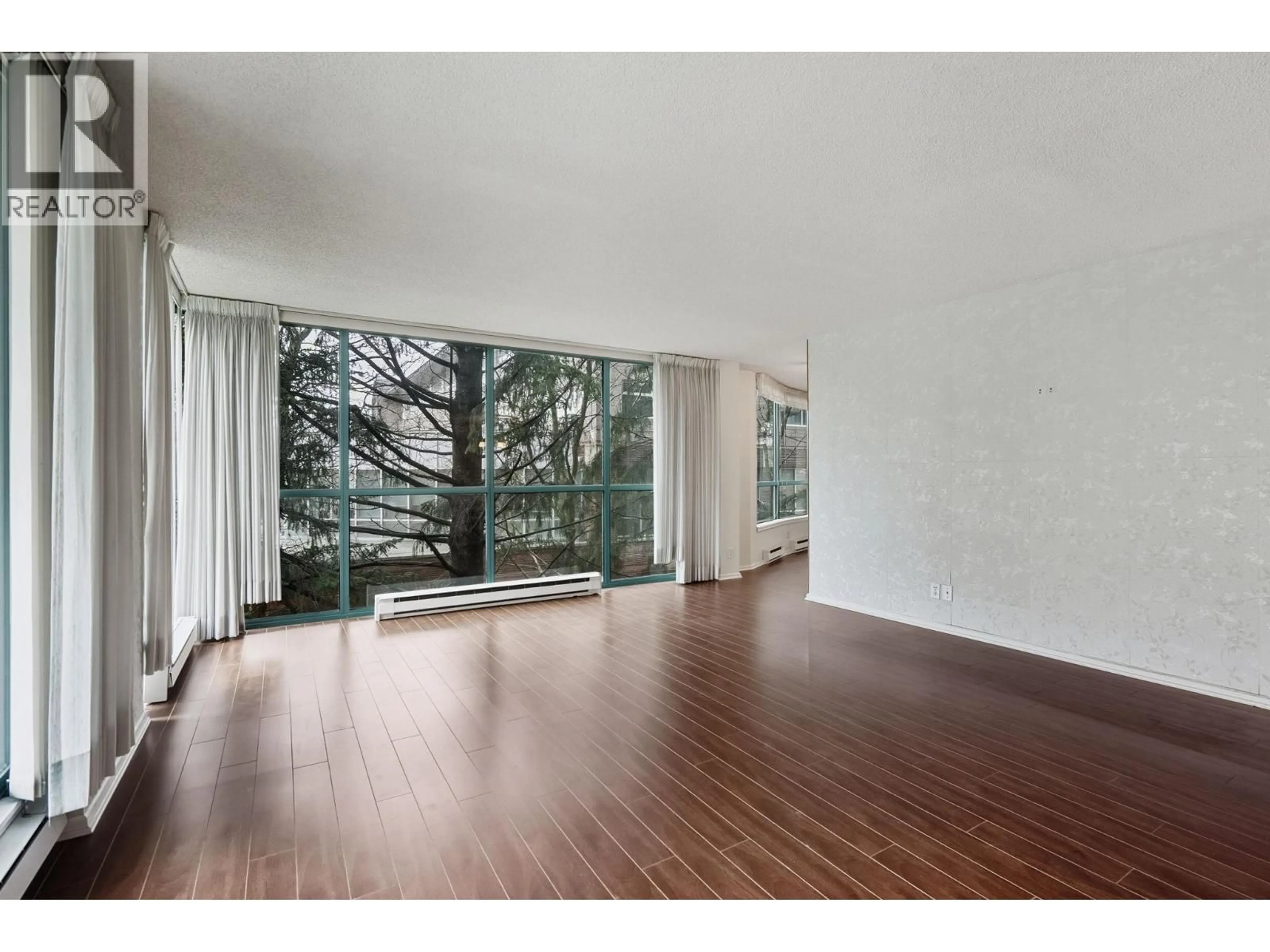 Indoor foyer for 305 - 8811 LANSDOWNE ROAD, Richmond British Columbia V6X3T4